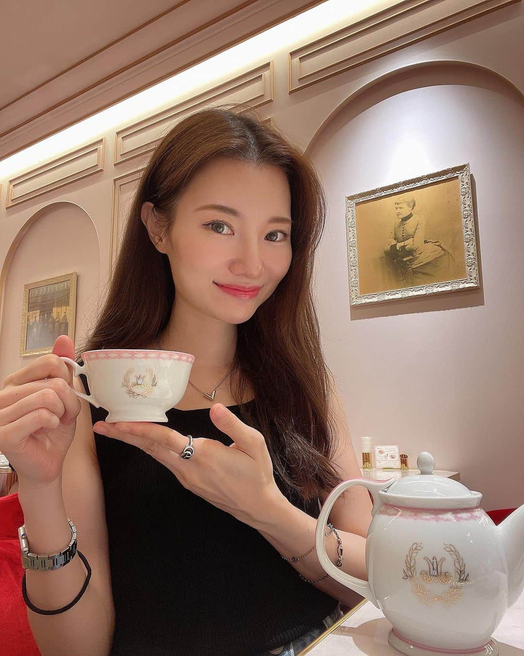 金子実加さんのインスタグラム写真 - (金子実加Instagram)「マリーアントワネットお茶会☕️🍰 もちろん、ケーキを食べます🧁  #cake #tea #teatime #afternoontea #アフタヌーンティー #お茶会 #マリーアントワネット #marieantoinette #ninas #ninasparis #ninasjapan #ninasmarieantoinette #紅茶 #コーヒー #珈琲 #喫茶店 #カフェ #カフェ巡り #カフェ好きな人と繋がりたい #かわいいカフェ #日比谷 #日比谷カフェ #東京 #salon」10月16日 18時42分 - kanekomika0127