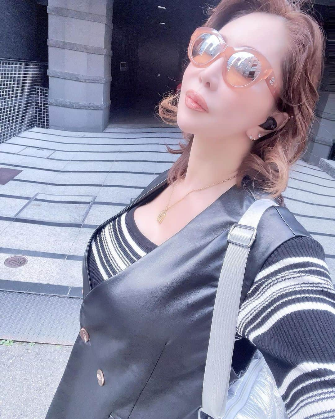 沢田麗奈さんのインスタグラム写真 - (沢田麗奈Instagram)「ー お久しぶりで ございます。  風邪を、こじらせて寝込み過ぎてしまいました…  そして 心の病とストレスと戦い… 10キロ以上 一気に痩せました。  応援してくださる皆様には、 心より感謝申し上げます。  と とても 堅苦しい文章で 笑 失礼いたします。  今年の風邪は 強烈に辛いので 気を付けてね。  ー #沢田麗奈 #病み上がり #感謝 #痩せました #followmeplease」10月16日 18時42分 - reinasawada1026