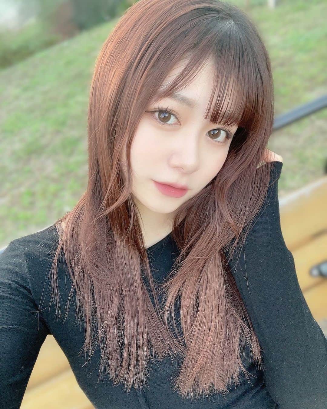 のインスタグラム：「⁡ ⁡ 皆はオフの日なにして過ごしてる？？😗 ⁡ ⁡ポニテしてたけど下ろしたから、髪の毛ふわふわ🤨 ⁡ ⁡ ⁡ ⁡ ⁡ ⁡ ⁡ ⁡ ⁡ ⁡ いつもいいね＆コメントありがとうございます🧸🎀 ⁡ ⁡ ⁡ #まりくま #Popteen #POP #instalike #instadaily #instafashion」