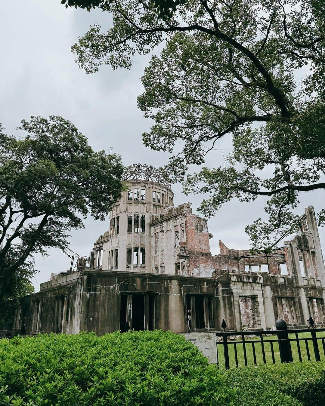 カオルコのインスタグラム：「#japan #原爆ドーム #広島 #世界遺産 #atomicbombdome  #hiroshimapeacememorial」