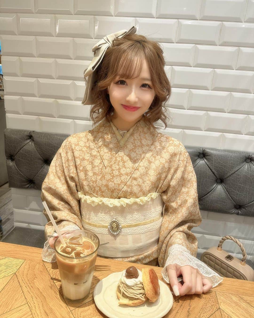 渡辺葉月さんのインスタグラム写真 - (渡辺葉月Instagram)「🫖🍪  #village #village_kimono #asakusa #浅草着物レンタル #着物ヘアアレンジ #着物ヘア #ヘア #ヘアアレンジ #浅草」10月16日 18時36分 - hazu.1123
