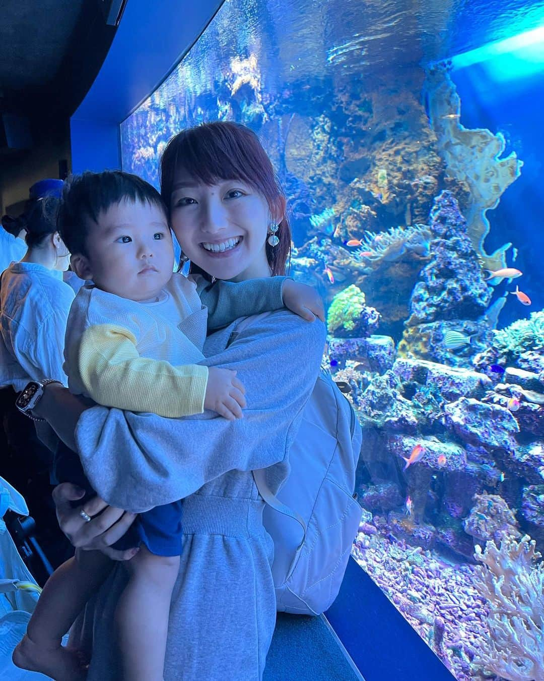 尻無浜冴美さんのインスタグラム写真 - (尻無浜冴美Instagram)「初めての水族館🐟🐠🐡💖 8くんビビりまくって全然見てくれなかった😇 そして前半で見事に寝ました笑 またリベンジするぞー！💕 サンシャイン水族館 仲良しママ友４人で行けて楽しかったし癒された〜✨  #新米ママ  #新米ママと繋がりたい  #男の子ベビー  #水族館  #水族館デビュー  #生後11ヶ月  #サンシャイン水族館」10月16日 18時50分 - saemi_shinahama