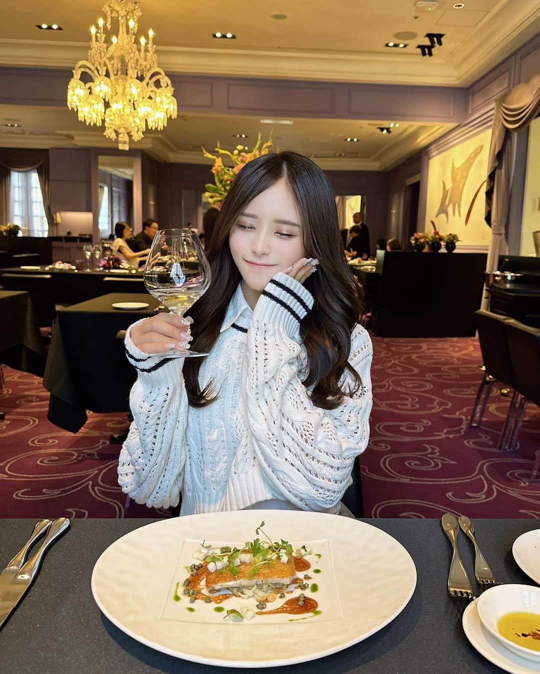 のインスタグラム：「𓌉𓇋 𝑙𝑢𝑛𝑐ℎ𓌉𓇋 ‎  すずかさん @xxgourmetxx2023 とラ ターブル ドゥ ジョエル・ロブション へ行ってきたよ♡  すごく素敵なところすぎて、、、 ランチもプレゼントまでも準備して下さってたくさんお話出来て、、でも時間足りないくらいあっという間すぎました^>~<^♡♡  記念の日にも絶対喜ばれちゃうところ(˶> <˶)♡  とてもとても美味しかったです(՞ ̥_ ̫ _ ̥՞)‎🤍  #恵比寿 #恵比寿グルメ #恵比寿ランチ #恵比寿ガーデンプレイス #恵比寿デート #snidel #ランチ巡り #ランチ #グルメ #グルメ女子 #グルメスタグラム #東京グルメ #記念日ディナー #記念日デート #グルメ好きな人と繋がりたい」
