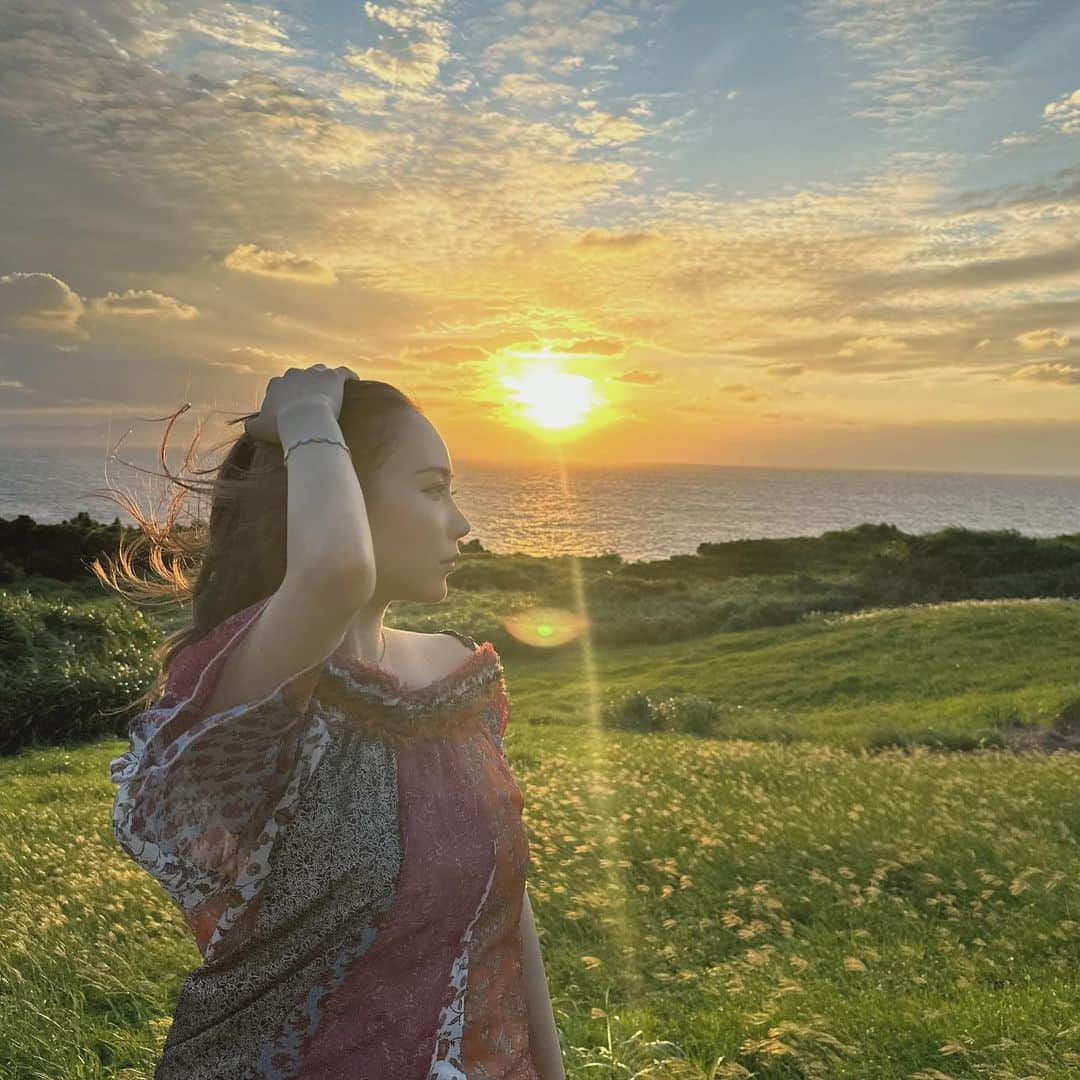 きりたんぽさんのインスタグラム写真 - (きりたんぽInstagram)「石垣島の夕日が最高すぎた🌅」10月16日 18時47分 - kiritampopopo