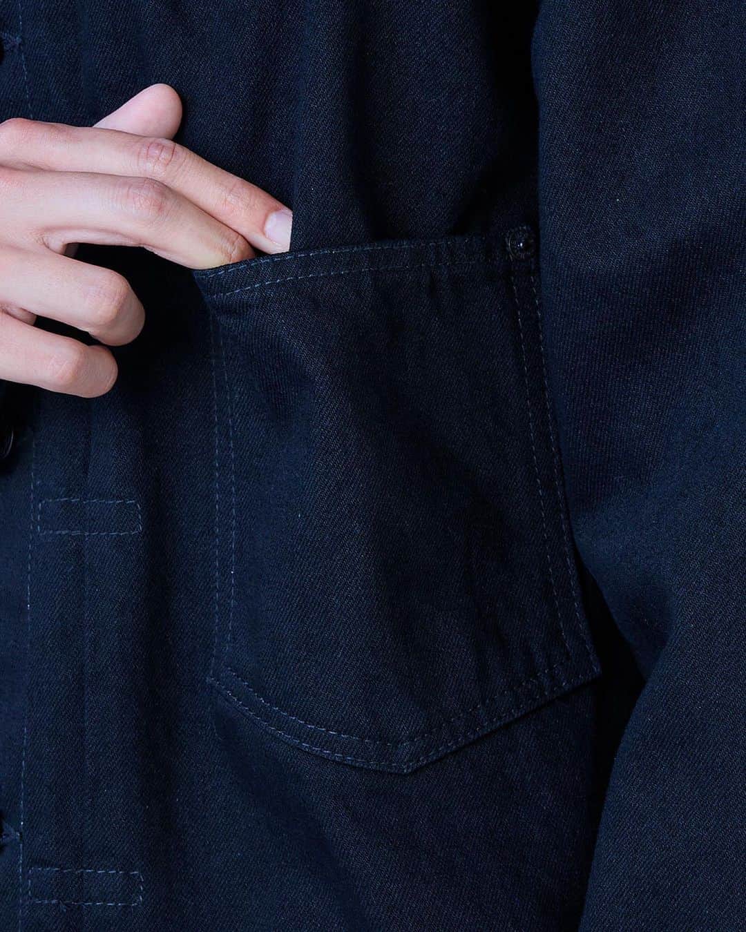 Japanblue Jeansさんのインスタグラム写真 - (Japanblue JeansInstagram)「.  JAPAN BLUE JEANS 2023 Autumn & Winter Collection  OUTER Classic Denim Jacket / 14oz Black Selvedge Denim  その他　参考商品　  @denimlabo_web   #japanblue #japanbluejeans #kojima #Kurashiki #okayama #denim #indigo #aging #madeinjapan #madeinokayama #blackdenim #denimjacket   #ジャパンブルー  #ジャパンブルージーンズ #児島 #倉敷 #岡山 #日本製 #ブラックデニム #gジャン」10月16日 18時59分 - japanbluejeans