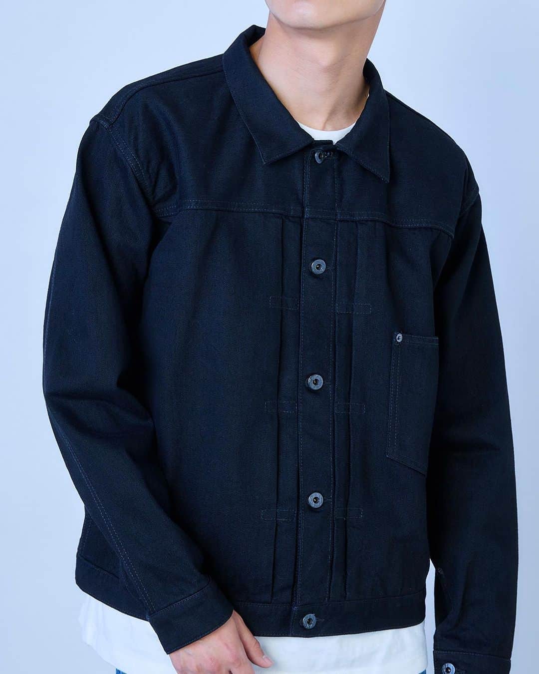 のインスタグラム：「.  JAPAN BLUE JEANS 2023 Autumn & Winter Collection  OUTER Classic Denim Jacket / 14oz Black Selvedge Denim  その他　参考商品　  @denimlabo_web   #japanblue #japanbluejeans #kojima #Kurashiki #okayama #denim #indigo #aging #madeinjapan #madeinokayama #blackdenim #denimjacket   #ジャパンブルー  #ジャパンブルージーンズ #児島 #倉敷 #岡山 #日本製 #ブラックデニム #gジャン」