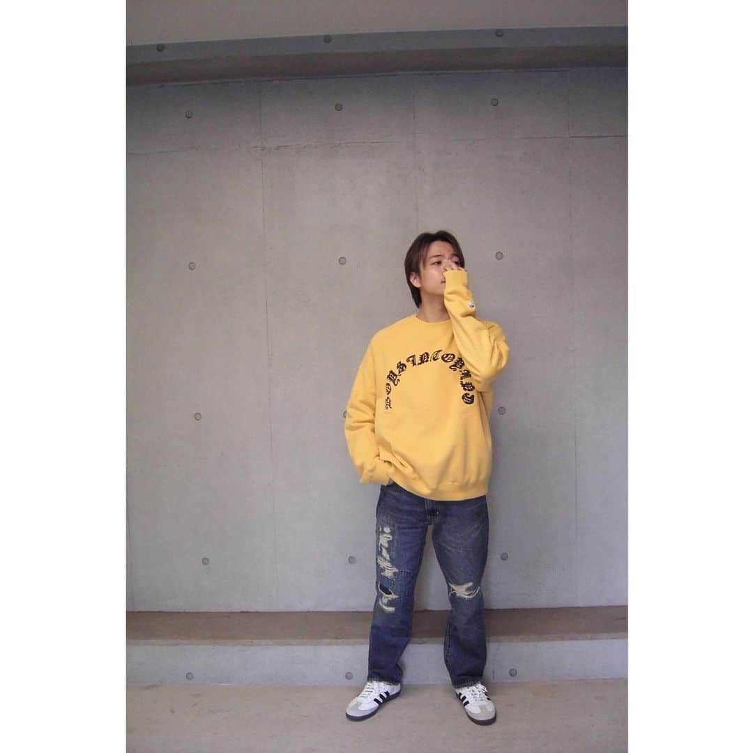 和田颯のインスタグラム：「. 黄色可愛い。 デニムも良い。 靴も好き。」
