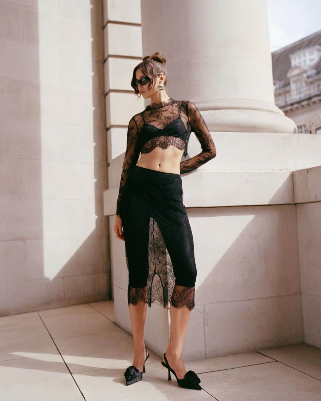 のインスタグラム：「Just dropped: statement looks 🎬  Our latest new szn drop has arrived. Picture the rockstar girlfriend’s going out look mixed with dolce vita ✨ Think metallic or lace co-ords, pops of red and OTT accessories 💋  ASOS DESIGN decorative lace co-ord [132404901/132404902] ASOS DESIGN Sia corsage slingback heels [131489169]  ASOS DESIGN sheer halter maxi dress [132627231] ASOS DESIGN oversized stud earrings [132742803]」