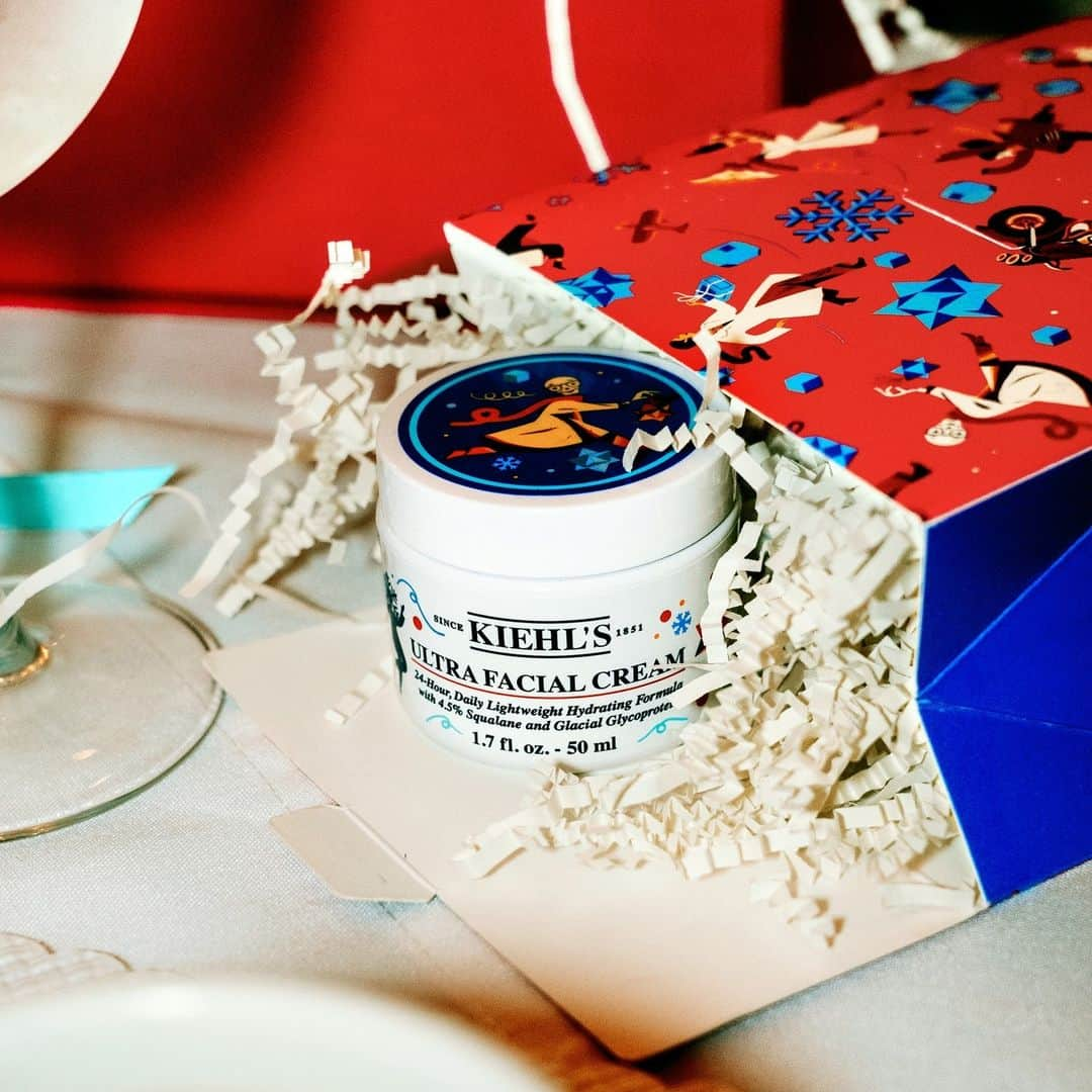 キールズ Kiehl's Japanさんのインスタグラム写真 - (キールズ Kiehl's JapanInstagram)「今年の #キールズ ホリデイのクリームUFCパッケージは、キールズのアイコン、ボーンズが💀 暖房や冷たい外気に触れることが多いこれからの季節も、ふっくら肌を守ります✨ 全国のキールズストアでは予約を受け付け中！サイズ別にデザインも異なるので、ぜひチェックしてみて👀 @kiehlsjp #kiehls #スキンケア #キールズクリームUFC #キールズホリデイ2023」10月16日 19時00分 - kiehlsjp