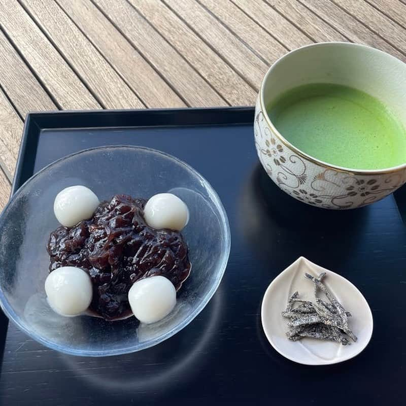 市川海老蔵 （11代目）のインスタグラム：「* A rare occasion of having lunch with a female friend😊 She went off to work✨ I went to maintenance, and happened to have… a solo snack time🍮 Can’t believe that there’s a day I’m eating something sweet all by myself… Must be Kangen’s influence🤣  ランチは珍しく女子友でした😊  友達は仕事へ✨  私はメンテと、  お一人様スイーツ🍮  来てしまった、、  なんか 一人でスイーツ食べに来る日が来るとは、、  これは、きっと 勸玄の影響です🤣  #市川團十郎白猿 #市川海老蔵 #海老蔵 #市川新之助 #成田屋 #歌舞伎 #歌舞伎座 #和 #舞台 #三千世界 #ABKAI #ABMORI #ebizoichikawa #ebizo #kabuki #thunderparty #theater #theaterarts #actor #kabukiactor #japan #classic #traditionaljapan #japaneseculture #japan_og_insta #performingarts」