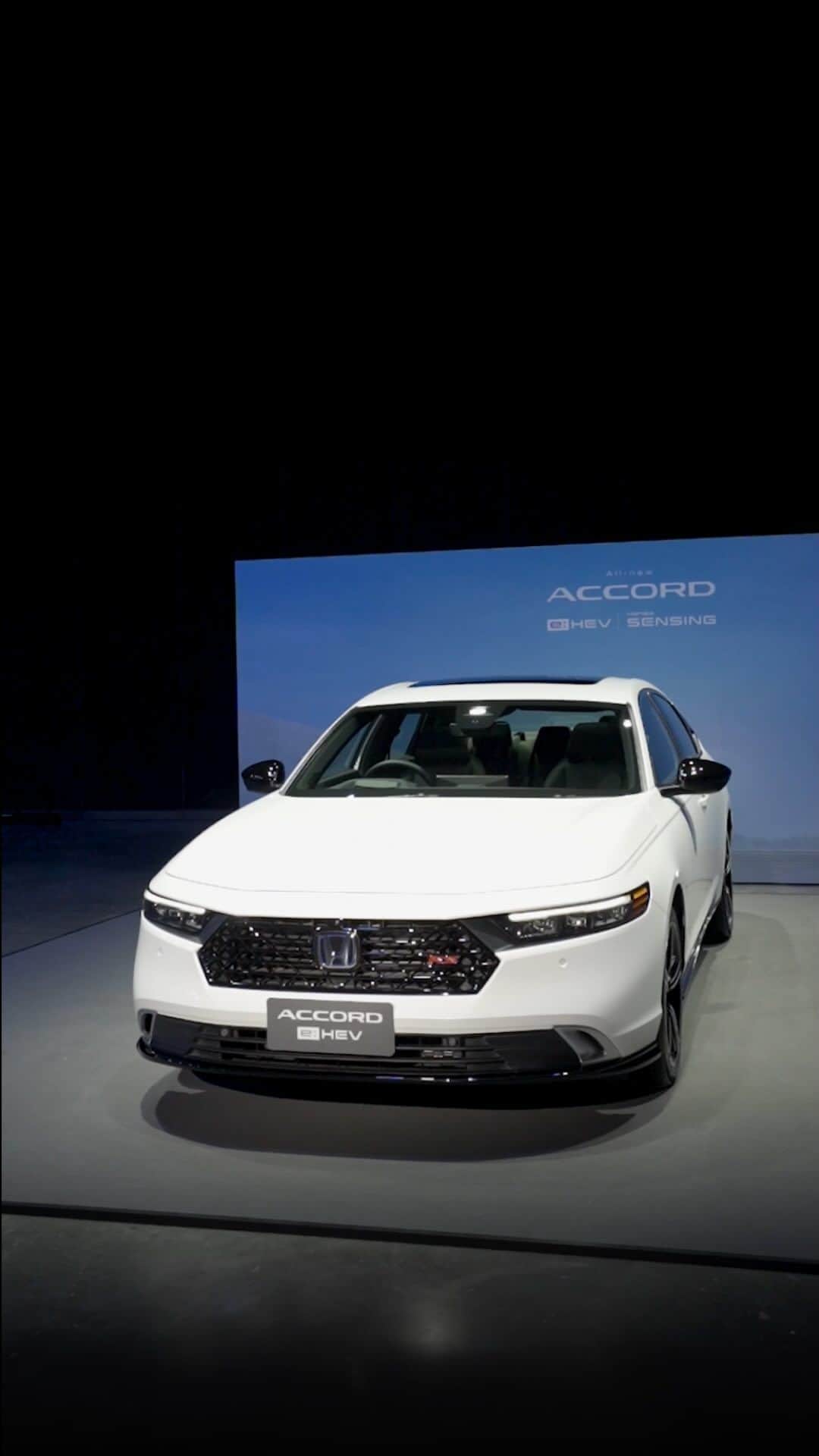 EnjoyHondaThailandのインスタグラム：「พรุ่งนี้พบกัน! All-new Accord e:HEV ยนตกรรมที่จะมอบประสบการณ์การเดินทางที่สมบูรณ์แบบเต็มขั้น รองรับสมาร์ตไลฟ์สไตล์ของคุณได้อย่างลงตัว  รับชม Live การเปิดตัวอย่างเป็นทางการพร้อมกันได้ที่ Facebook & YouTube “Honda Thailand”  📆 วันที่ 17 ตุลาคม 2566 📍 เวลา 13:30 น. เป็นต้นไป  #HondaThailand #AllnewHondaAccordeHEV #eHEV #HondaSENSING」