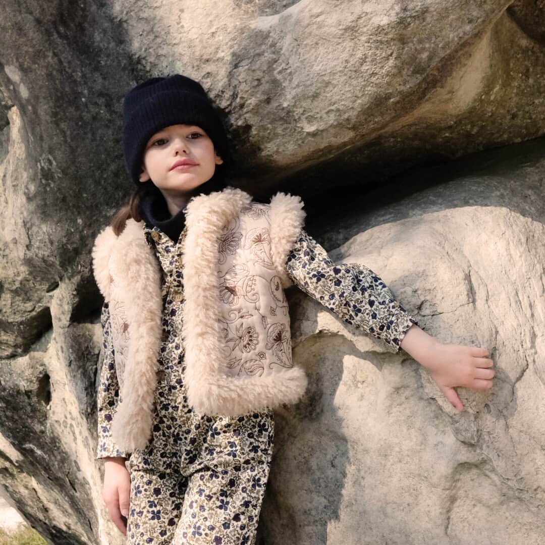 bonpointさんのインスタグラム写真 - (bonpointInstagram)「New Bonpoint FW23 | Free spirit 🌬️​ Let your little ones stand out at the playground with our iconic gilet and its allover floral embroidery. ​  #Bonpoint #NewCollection」10月16日 19時01分 - bonpoint