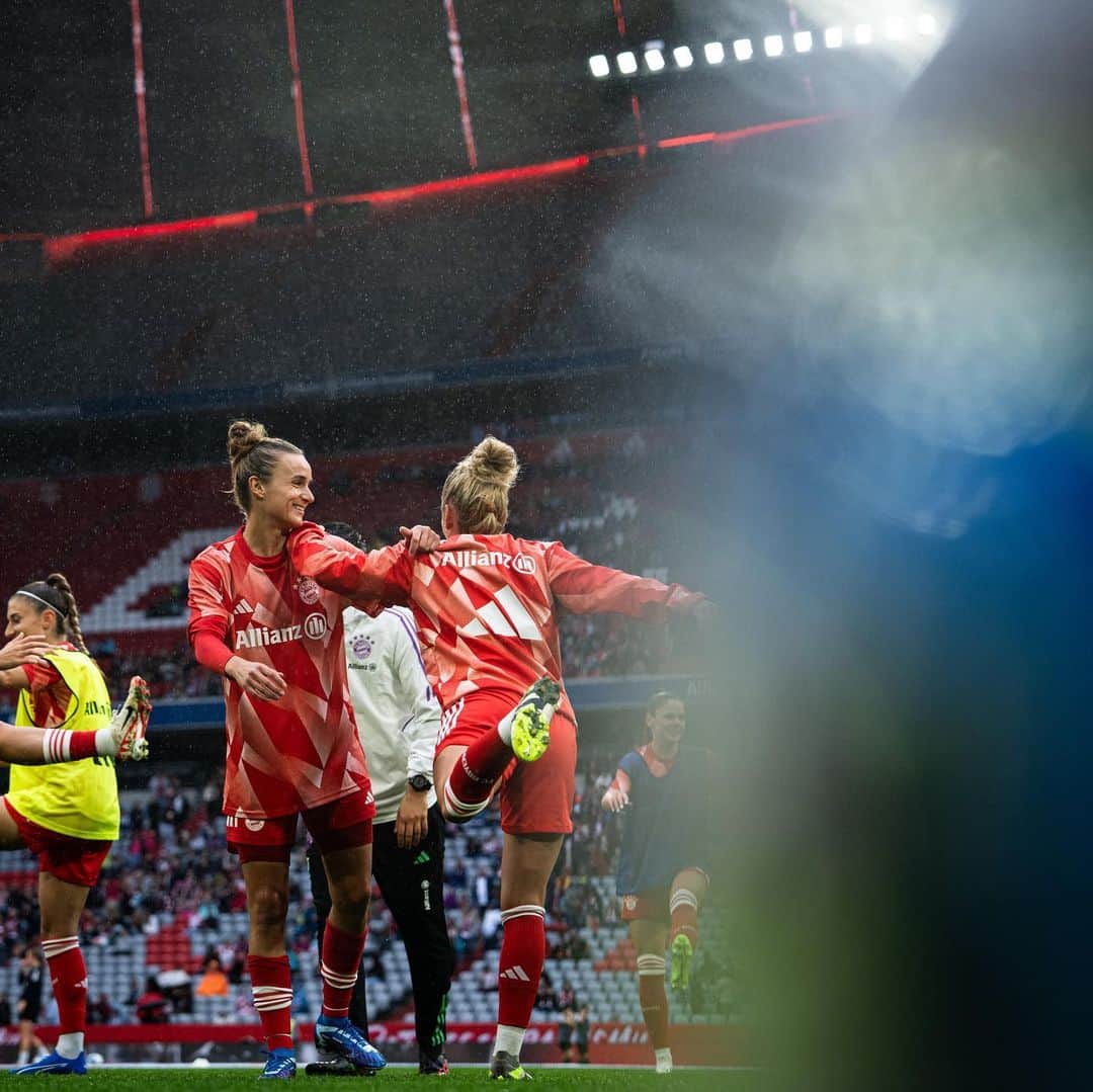 Lina Magullのインスタグラム：「Immer wieder ein tolles Gefühl in der Allianz Arena zu spielen! Danke Fans! ❤️ & we keep pushing!」