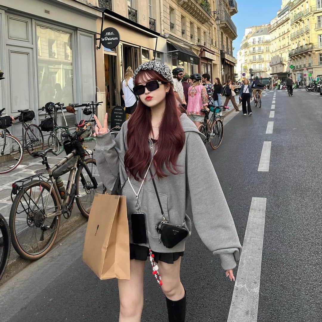 かっぱちゃんのインスタグラム：「. . この日は美味しいご飯食べてお散歩した日✨✨ グレーパーカー今年も乱用しそう🤍🥲」