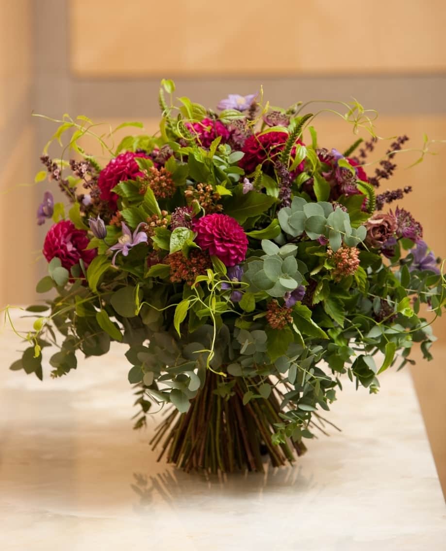 ニコライ・バーグマン・フラワーズ＆デザインのインスタグラム：「Blooming into a fresh week with this bouquet 💐⁠ ⁠ .⁠ .⁠ .⁠ .⁠ #nicolaibergmann #flowerdesign #ニコライバーグマン #フラワーデザイン #니콜라이버그만 #꽃다발 #букетцветов #ramosdeflores #blumenstrauß #北欧デザイン #北欧インテリア」