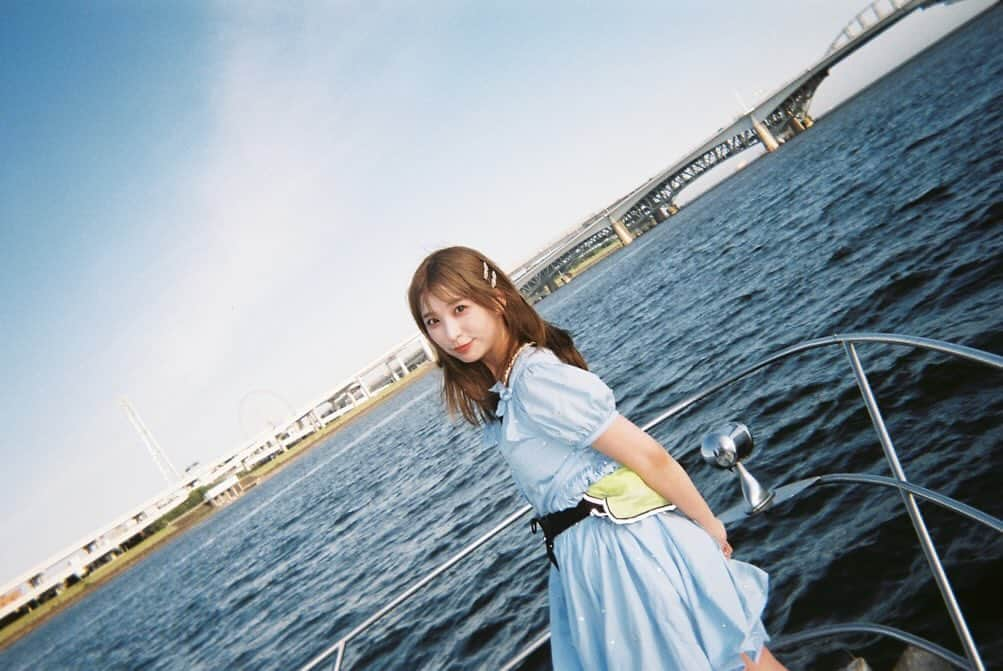 福田花音のインスタグラム：「夏は終わったけど良い写真すぎるので載せるね、🚢♡  photo by ：クルーズイベントに参加してくれた子のフィルム🎞️大感謝！」