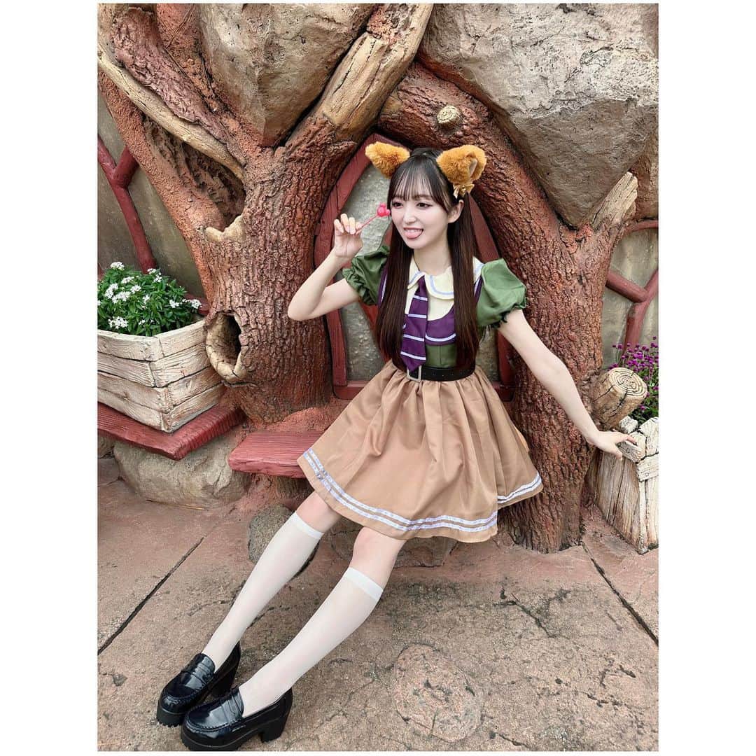 日比野芽奈さんのインスタグラム写真 - (日比野芽奈Instagram)「🌳💭 . . . パーク内でゲットした ミッキーの飴ちゃんは、 ニックのアイスキャンディーの 代用でした！🍭 . . . アイスのシーンでの、 フィニックのぞうさんコスが とにかくかわいい ( ) ワルだとしても愛でたくなる😌💞 . . . #東京ディズニーランド #ディズニーランド#東京ディズニーリゾート #ディズニーリゾート #ディズニーグッズ #ディズニーカチューシャ  #ディズニーコーデ#夢の国 #夢が叶う場所 #dハロ #dハロ2023  #ハロウィン  #ディズニーハロウィン #ズートピア #ズートピアバウンド #ズートピアコーデ #ニック #ニックバウンド #ニックコーデ #ジュディ #ディズニー写真スポット #ディズニーフォトスポット #tokyodisneyland #tdl #tokyodisneyresort #disney #disneyland  #halloween #disneyhalloween #zootopia」10月16日 19時09分 - hibino_meina