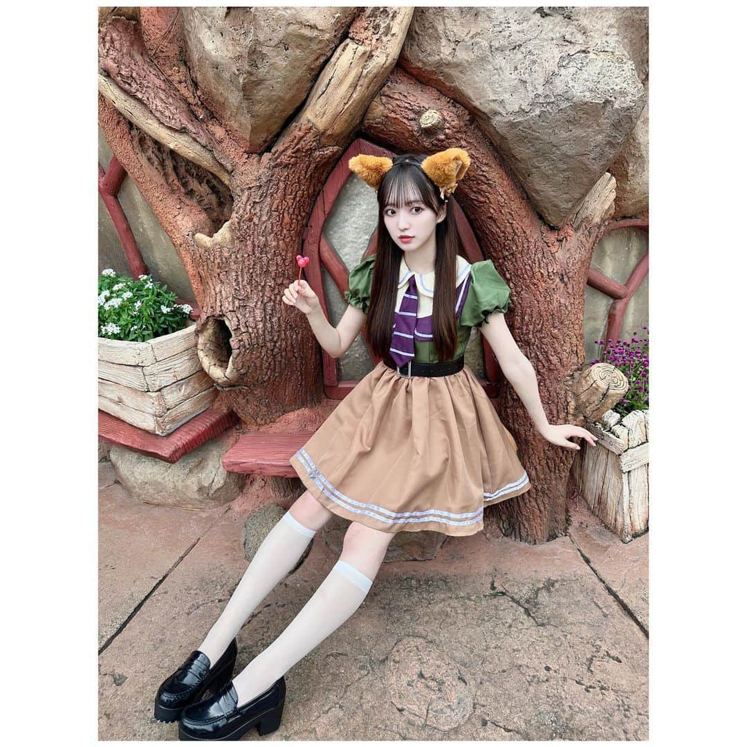 日比野芽奈さんのインスタグラム写真 - (日比野芽奈Instagram)「🌳💭 . . . パーク内でゲットした ミッキーの飴ちゃんは、 ニックのアイスキャンディーの 代用でした！🍭 . . . アイスのシーンでの、 フィニックのぞうさんコスが とにかくかわいい ( ) ワルだとしても愛でたくなる😌💞 . . . #東京ディズニーランド #ディズニーランド#東京ディズニーリゾート #ディズニーリゾート #ディズニーグッズ #ディズニーカチューシャ  #ディズニーコーデ#夢の国 #夢が叶う場所 #dハロ #dハロ2023  #ハロウィン  #ディズニーハロウィン #ズートピア #ズートピアバウンド #ズートピアコーデ #ニック #ニックバウンド #ニックコーデ #ジュディ #ディズニー写真スポット #ディズニーフォトスポット #tokyodisneyland #tdl #tokyodisneyresort #disney #disneyland  #halloween #disneyhalloween #zootopia」10月16日 19時09分 - hibino_meina