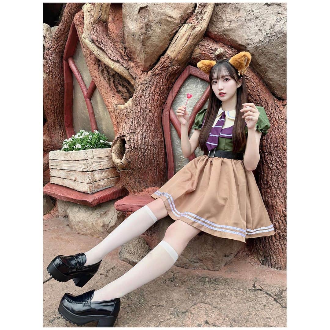 日比野芽奈さんのインスタグラム写真 - (日比野芽奈Instagram)「🌳💭 . . . パーク内でゲットした ミッキーの飴ちゃんは、 ニックのアイスキャンディーの 代用でした！🍭 . . . アイスのシーンでの、 フィニックのぞうさんコスが とにかくかわいい ( ) ワルだとしても愛でたくなる😌💞 . . . #東京ディズニーランド #ディズニーランド#東京ディズニーリゾート #ディズニーリゾート #ディズニーグッズ #ディズニーカチューシャ  #ディズニーコーデ#夢の国 #夢が叶う場所 #dハロ #dハロ2023  #ハロウィン  #ディズニーハロウィン #ズートピア #ズートピアバウンド #ズートピアコーデ #ニック #ニックバウンド #ニックコーデ #ジュディ #ディズニー写真スポット #ディズニーフォトスポット #tokyodisneyland #tdl #tokyodisneyresort #disney #disneyland  #halloween #disneyhalloween #zootopia」10月16日 19時09分 - hibino_meina