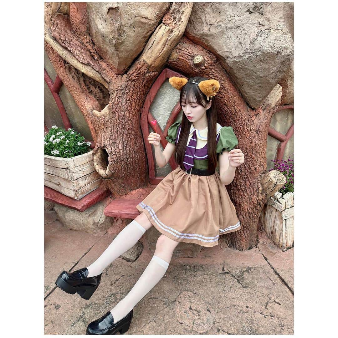 日比野芽奈さんのインスタグラム写真 - (日比野芽奈Instagram)「🌳💭 . . . パーク内でゲットした ミッキーの飴ちゃんは、 ニックのアイスキャンディーの 代用でした！🍭 . . . アイスのシーンでの、 フィニックのぞうさんコスが とにかくかわいい ( ) ワルだとしても愛でたくなる😌💞 . . . #東京ディズニーランド #ディズニーランド#東京ディズニーリゾート #ディズニーリゾート #ディズニーグッズ #ディズニーカチューシャ  #ディズニーコーデ#夢の国 #夢が叶う場所 #dハロ #dハロ2023  #ハロウィン  #ディズニーハロウィン #ズートピア #ズートピアバウンド #ズートピアコーデ #ニック #ニックバウンド #ニックコーデ #ジュディ #ディズニー写真スポット #ディズニーフォトスポット #tokyodisneyland #tdl #tokyodisneyresort #disney #disneyland  #halloween #disneyhalloween #zootopia」10月16日 19時09分 - hibino_meina