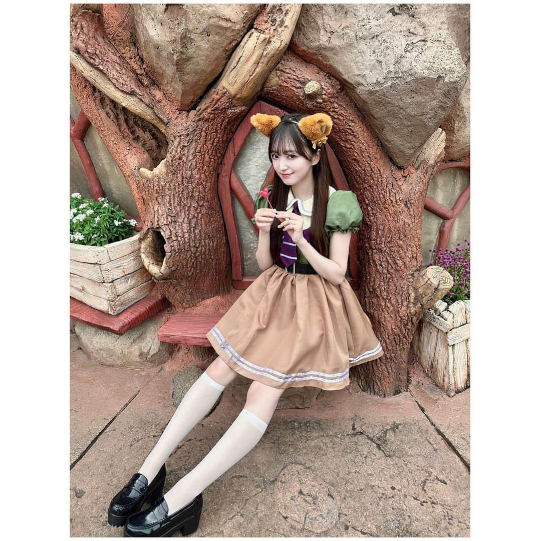 日比野芽奈さんのインスタグラム写真 - (日比野芽奈Instagram)「🌳💭 . . . パーク内でゲットした ミッキーの飴ちゃんは、 ニックのアイスキャンディーの 代用でした！🍭 . . . アイスのシーンでの、 フィニックのぞうさんコスが とにかくかわいい ( ) ワルだとしても愛でたくなる😌💞 . . . #東京ディズニーランド #ディズニーランド#東京ディズニーリゾート #ディズニーリゾート #ディズニーグッズ #ディズニーカチューシャ  #ディズニーコーデ#夢の国 #夢が叶う場所 #dハロ #dハロ2023  #ハロウィン  #ディズニーハロウィン #ズートピア #ズートピアバウンド #ズートピアコーデ #ニック #ニックバウンド #ニックコーデ #ジュディ #ディズニー写真スポット #ディズニーフォトスポット #tokyodisneyland #tdl #tokyodisneyresort #disney #disneyland  #halloween #disneyhalloween #zootopia」10月16日 19時09分 - hibino_meina