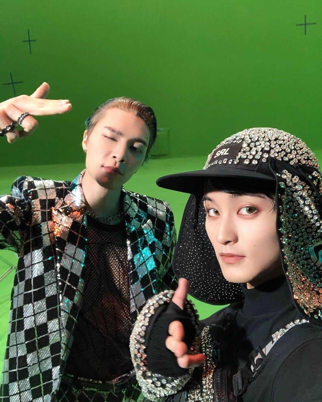 NCT 127さんのインスタグラム写真 - (NCT 127Instagram)「🤍🐱🐯🖤  #JOHNNY #MARK #NCT127 #FactCheck #不可思議 #NCT127_FactCheck #NCT127_FactCheck_불가사의 #FactCheck_불가사의_不可思議」10月16日 19時09分 - nct127