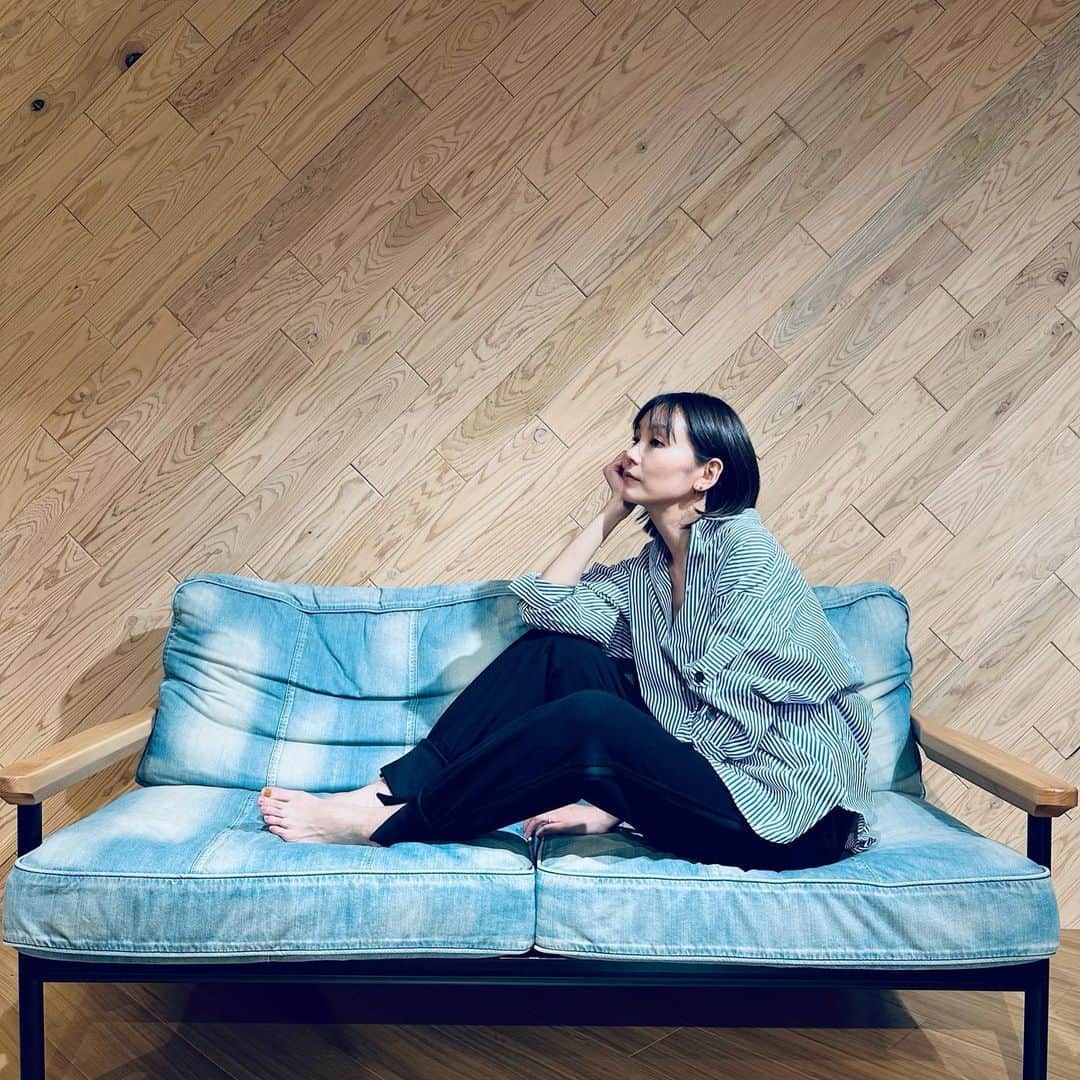 ナオさんのインスタグラム写真 - (ナオInstagram)「#Repost @alsome_official with @use.repost ・・・ .  数々の著名ファッション誌のモデルとして歩んで来たナオ( @nao_nao310 )がQVCオリジナルブランドとしてファッションアイテムをお届けします！  ナオ自身が企画から参加、素材選定・デザイン・カラー展開まで全てを監修。ファッション界で長きにわたり活躍してきた経験と、家族や友人との大切な時間を過ごす自分らしいスタイル2つが合わさり、スタンダードでシンプルだけどトレンドを取り入れたナオのリアルクローズをご提案します。  【ブランド名・コンセプト】 𝐀𝐥𝐰𝐚𝐲𝐬 𝐬𝐨𝐦𝐞𝐭𝐡𝐢𝐧𝐠いつも何かが幸せにしてくれる、何かを与えてくれる、その𝐬𝐨𝐦𝐞𝐭𝐡𝐢𝐧𝐠が「洋服」そして結果𝐚𝐥𝐰𝐚𝐲𝐬 𝐚𝐰𝐞𝐬𝐨𝐦𝐞な自分になれる  #alsome #アルサム  10/28  QVCでブランドデビューすることになりました✨ よろしくお願いします😊」10月16日 19時10分 - nao_nao310