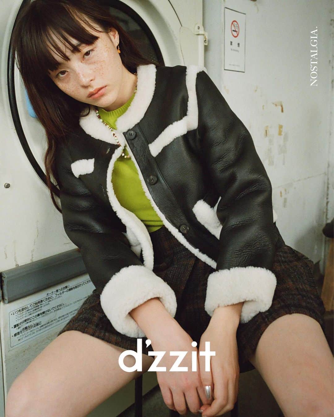 DAZZLE FASHIONさんのインスタグラム写真 - (DAZZLE FASHIONInstagram)「#dzzitgirl own time @sereeeenam . It's cool to travel alone. #dzzit2023Winter #dzzitisit」10月16日 19時14分 - dzzit_official