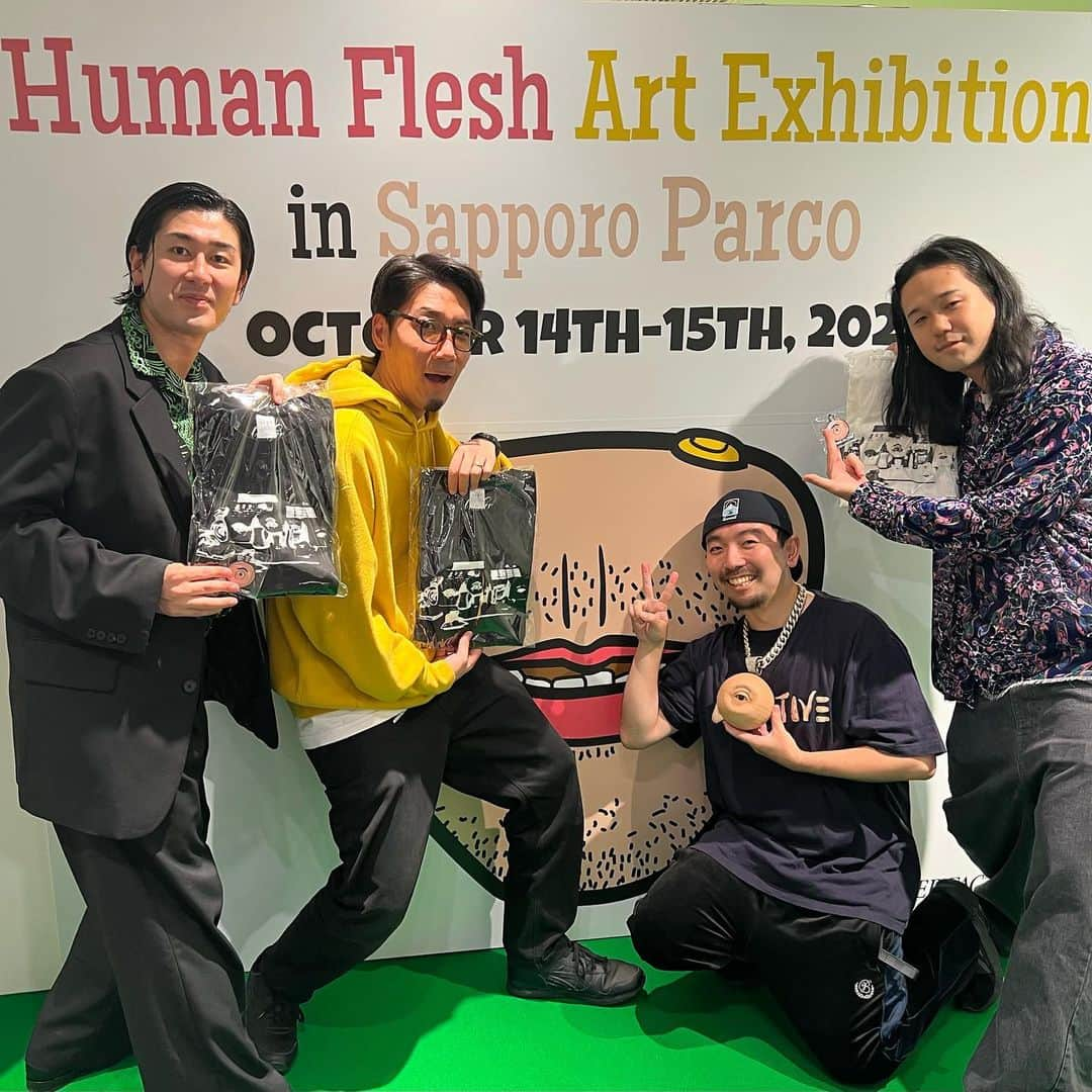 dooooさんのインスタグラム写真 - (dooooInstagram)「"Human Flesh Art Exhibition in Sapporo PARCO" October 14th-15th, 2023  『人肉アイテム展 in 札幌PARCO』ありがとうございました。遊びに来てくれた皆さんとお話できたり、屋上でDJしたりとても楽しかったです。 ROOFTOP DJ PARTYに出演していたtofubeatsくん、PARKGOLFくん、BUDDHAHOUSEさん、%Cくん、chelmicoのお二人も遊びに来てくれました。ライブ中に展示の事もお話して頂き感謝です。 皆さまありがとうございました。」10月16日 19時15分 - doooo_cds