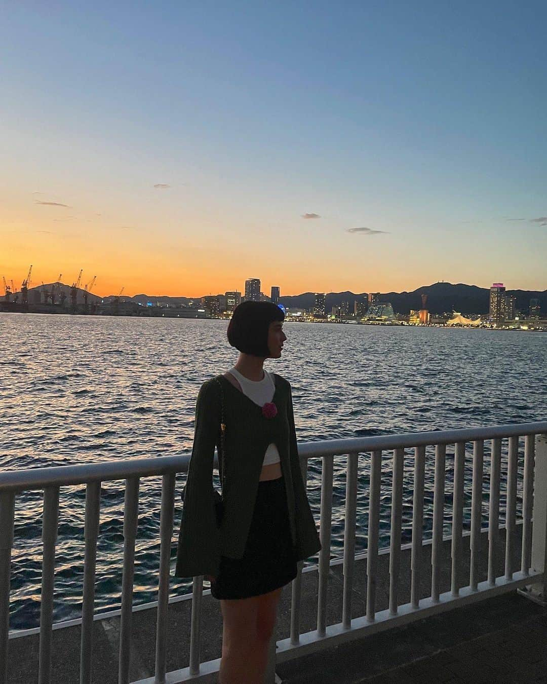 藤本林花美愛さんのインスタグラム写真 - (藤本林花美愛Instagram)「綺麗すぎて感動した夕日🥹🌇🫶✨  Tops: @jouetie_official  Bag: @charleskeithofficial  @charleskeith_jp」10月16日 19時21分 - lily_1001_official