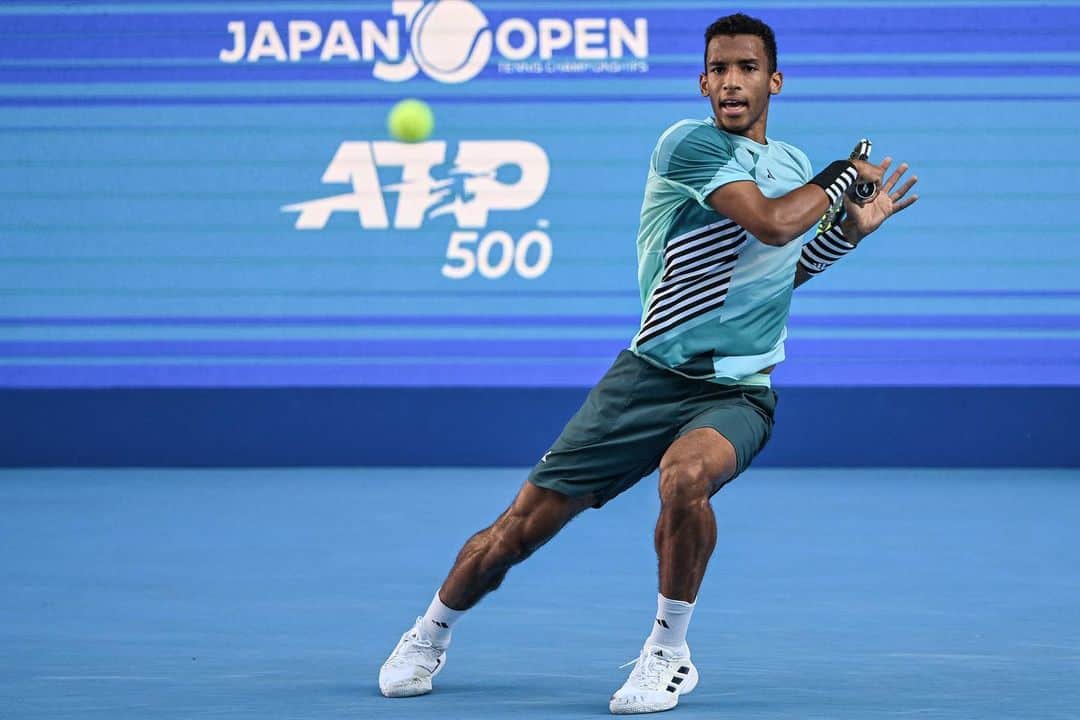 フェリックス・オジェ＝アリアシムのインスタグラム：「Happy to be making my way in to round 2 here in Tokyo 💪🏽🇯🇵🔷 C’mon  📸: Richard A. Brooks」