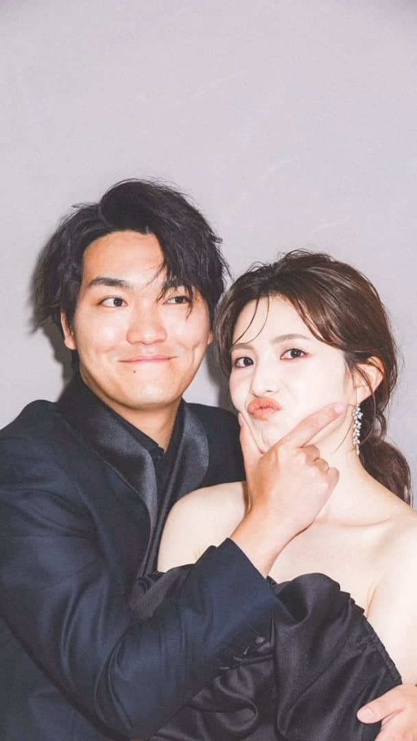 のインスタグラム：「. . 半年ほど隠していた前撮り写真🕊️ 特にこのブラックドレスの写真の反響が 良すぎて良すぎて🥺🩷  私的最強のメンバーにお願いしました🌼 photographer @shumpeidanno  hair&makeup  @kaorimake  dress  @dressproduction  direction @domo_eri_desu  #プレ花#プレ花嫁#卒花#フォトウェディング#ウェディングフォト#ウェディングドレス#前撮り#結婚式前撮り#結婚式」