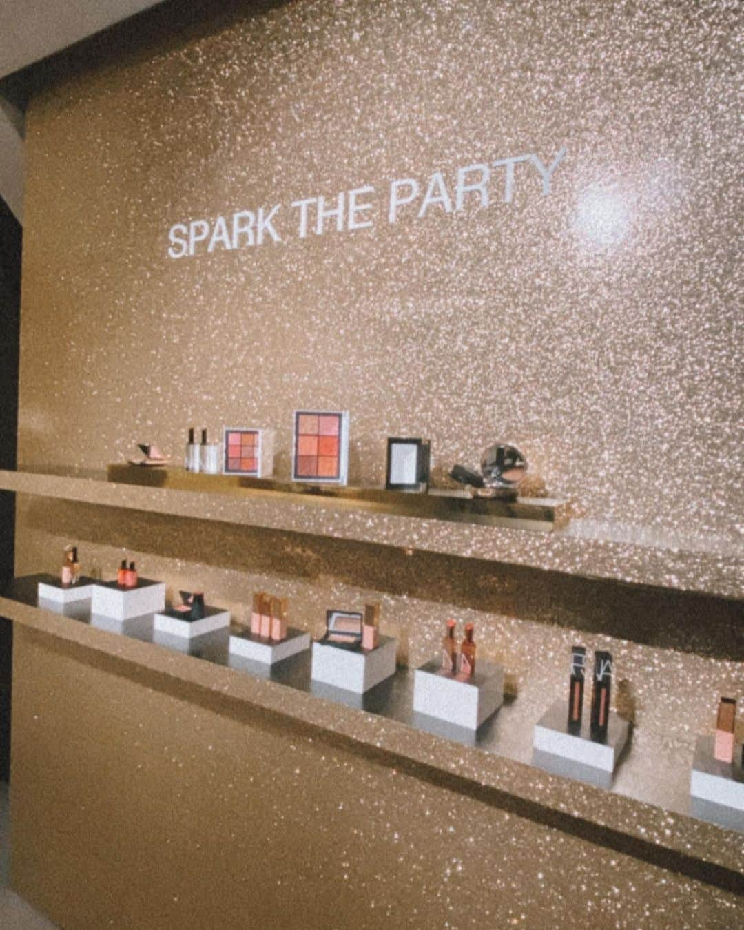 renさんのインスタグラム写真 - (renInstagram)「・ ・  NARSの #SPARKTHEPARTY に ご招待いただいたよ✨ やっぱりキラキラ大好き。  #れんの服 @cereal.33  #cereal33  ・ ・」10月16日 19時38分 - _reeen_