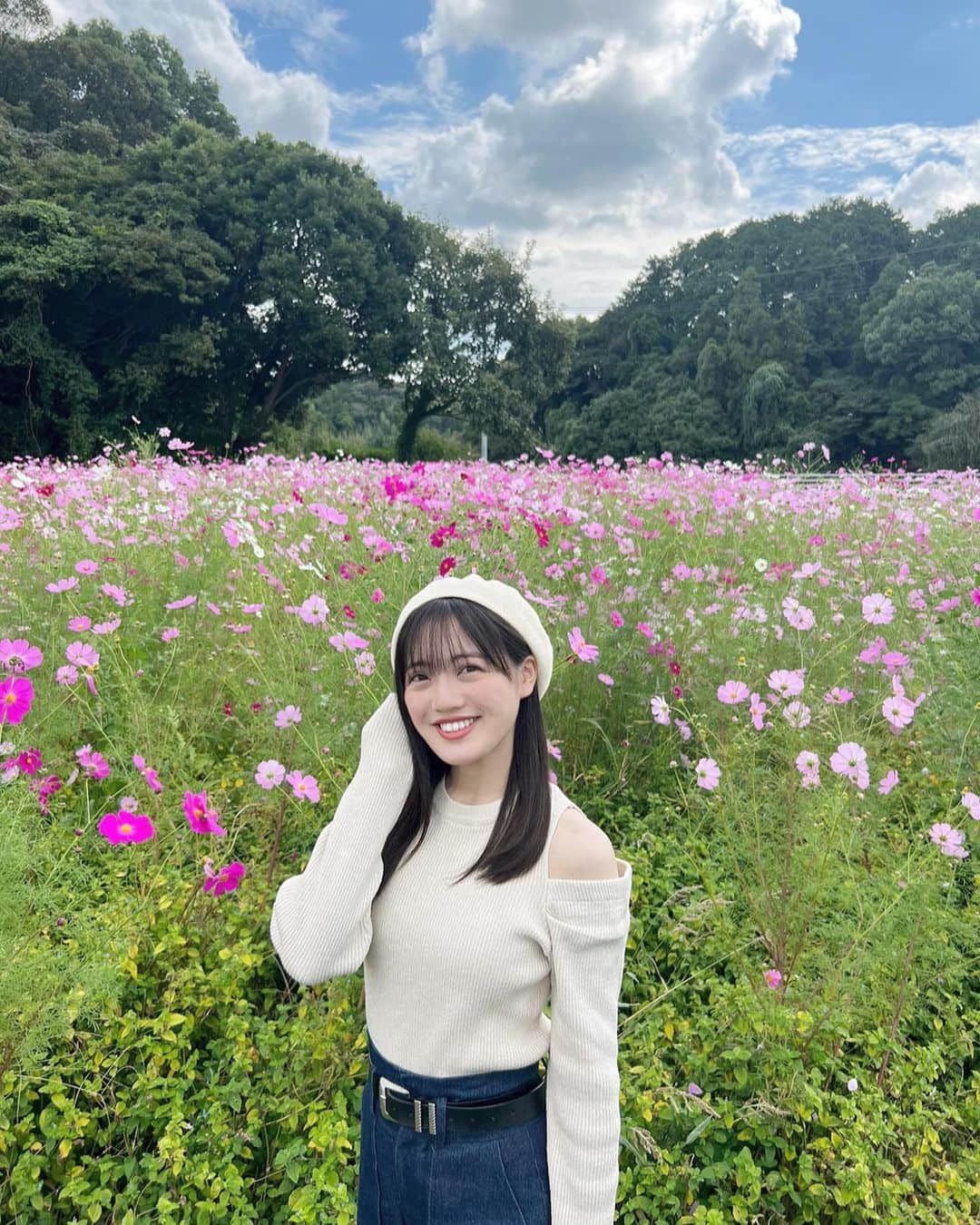 希山愛のインスタグラム：「* コスモス〜💐  まだ満開ではなかったんやけど 綺麗で癒されました😌 ♡  #コスモス #お花 #秋 #福岡  #kosumosu #flower #followme #99line」