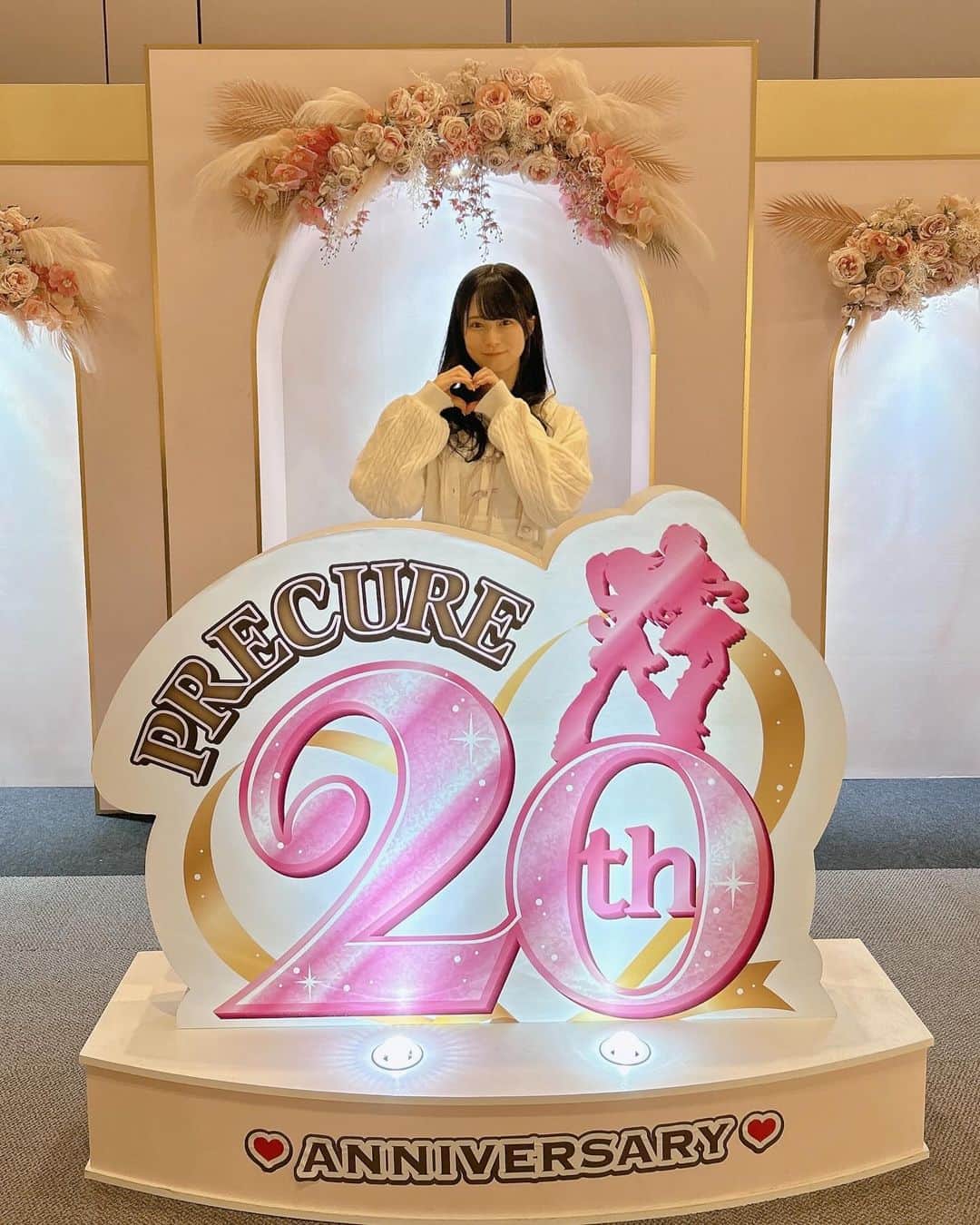 瀧本弥生のインスタグラム：「♡ #全プリキュア展　♡  先日愛果さんと一緒に行ってきました🥹💗  どこを見渡しても大好きで溢れていて、幸せでした🩷🩷 3時間滞在した！笑  愛果さんもプリキュアへの愛がとても深いので、お話ししてて わかります！とかうわー懐かしいですね😢 ってばっかり言っててめちゃくちゃ楽しかったです！🔥  　　  弥生の好きなプリキュアは名前がおんなじキュアピースちゃん✌🏻💛 変身口上が可愛すぎるのでぜひ見てください。  世代でいうと、 プリキュア5gogo〜スマイルくらいがしっかり見てました🙇‍♀️ ✨ でも魔法使いとかプリンセスとか見てた世代もあります🫠  見てない世代も今から見たいと思います🥹🥹　  特に最新気になる、、！！ 20周年おめでとうございます😭  #NMB48 #アイドル　#04 #05 #05년생  #idol  #プリキュア　#プリキュア20周年 #平成　#キュアピース　#大阪」