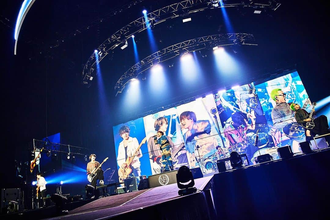 Novelbright（ノーベルブライト）さんのインスタグラム写真 - (Novelbright（ノーベルブライト）Instagram)「2023.10.15 at 横浜アリーナ 「Novelbright LIVE TOUR 2023  ～ODYSSEY～ FINAL SERIES」  初の横浜アリーナ公演 最高の景色をありがとう😊 ODYSSEY、いいツアーでした！  セトリプレイリストを公開中✨ https://digster.lnk.to/thesetlist_novelbright  Photo: @KeecoRoma , @kyon_47__」10月16日 20時00分 - novelbright_jp