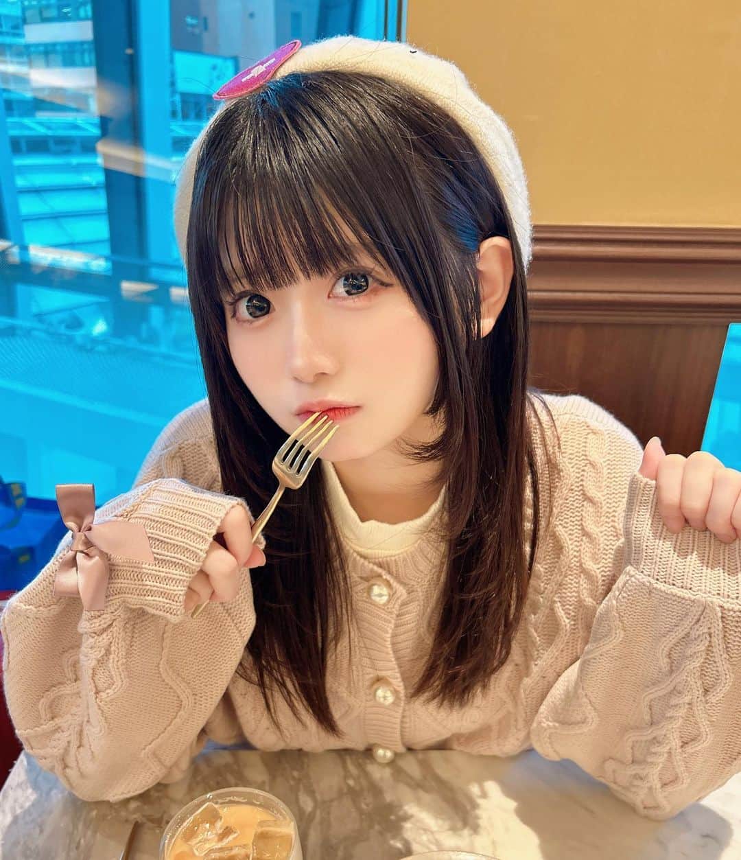 原田珠々華のインスタグラム：「🎀‎🤍  すき？♡   #虹のコンキスタドール  #虹コン  #黒髪  #黒髪女子 #japanese  #japanesegirl  #japaneseidol  #girl #idol  #ミディアムヘア  #地下アイドル #偶像  #偶像练习生  #雰囲気好きな人いいね  #いいね返し  #渋谷カフェ」