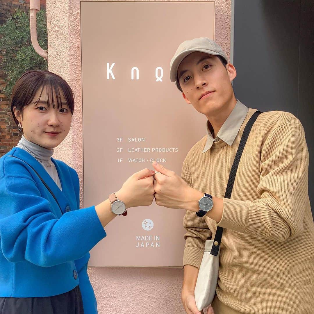 Maker's Watch Knotさんのインスタグラム写真 - (Maker's Watch KnotInstagram)「.  本日は京都ギャラリーショップへ ご来店いただきありがとうございます♪  とてもおしゃれな美男美女のお二人👫🏼 以前から彼女様がKnotご存知頂けていたようで 今回はペアで購入いただきました◎  スモールセコンドのアラビックインデックスは マットなニュアンスカラーの文字板で 洋服などにも合わせやすいので、 是非色んなカスタマイズ楽しんで頂ければと思います☺️  またお二人で遊びに来てください🙋🏼‍♂️  秋冬の服に合わせての カスタマイズ楽しいですよね⭐️ 皆さんも是非店頭でお試しください🙋🏼‍♂️  ◾️男性👦🏻 時計:スモールセコンドアラビック（CS-36ASVGR） ストラップ:ヌバックレザー（NU-18NV） バックル:EB-18SV  ◾️女性👩🏻 時計:スモールセコンドアラビック（CS-36ASVBE） ストラップ:ヌバックレザー（NU-16BR） バックル:EB-16SV  #knotwatch  #watch #wristwatch#madeinjapan #ノット  #時計 #腕時計  #国産時計  #カスタムオーダー  #京都  #kyoto  #河原町#kawaramachi  #三条 #sanjyo #kyotojapan #京都観光　#kyototrip #kyototravel  #japantravel  #japantrip #손목시계  #手表　#手錶　#맞춤형　#定制　#교토」10月16日 19時58分 - makers_watch_knot