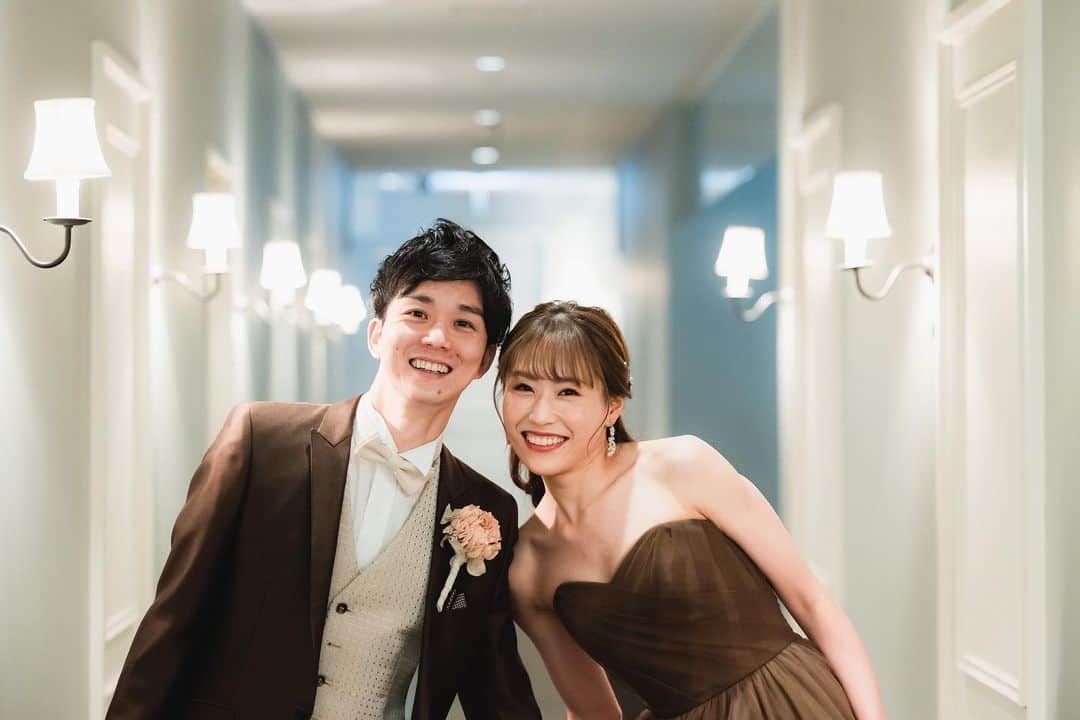 SWITCH梅田のインスタグラム：「館内洋装フォト𓍯 ⁡ 10/21,10/22相談会空きあります！ 10/21　9:30〜 / 13:30〜/ 17:30〜 10/22　9:30〜/ 13:30〜/ 17:30〜 ⁡ 撮影のご依頼・ご相談はお気軽にお問い合わせください♡♡ . 10月末までの期間限定プラン登場𓆸 【選べる𝟮着撮影プラン】 組み合わせ自由◎ ウエディングドレス・カラードレス・白無垢・色打掛の中からお好きな衣装2着をセレクト𖤐 ⁡ 期間限定価格¥137,280→¥99,000 データは100カットと満足な内容𓅯 ⁡ フォトレイト→"switch梅田"で検索⚮̈ ⁡ 大阪  @switch.umeda 東京  @switch.tokyo 札幌  @switch.sapporo 鹿児島 @switch.kagoshima ⁡ ⁡ #switch #switch梅田 #switch撮影レポ #フォトウェディング #大阪花嫁 #大阪プレ花嫁 #関西プレ花嫁 #プレ花嫁準備 #結婚式 #結婚式準備 #ウェディング #wedding #前撮り #プレ花嫁 #関西花嫁 #チャペル #卒花嫁 #ロケーション撮影 #大阪前撮り #ウェディング前撮り #関西前撮り #フォト会食 #オシャレ花嫁 #フォトスタジオ #大阪フォトウェディング  #ロケーションフォト #チャペル前撮り #全国のプレ花嫁さんと繋がりたい #2023秋婚 #2023冬婚」
