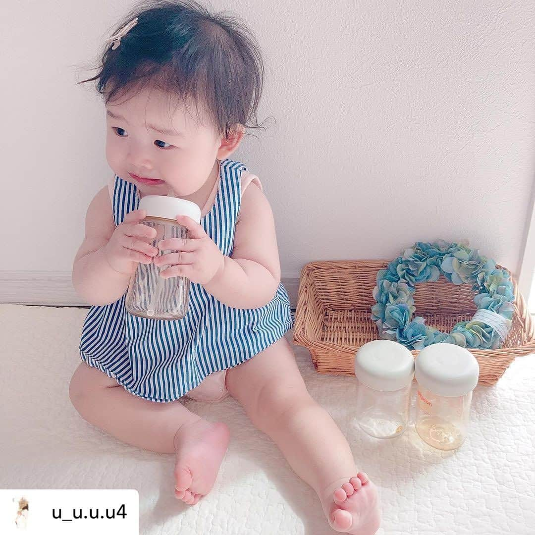 ピジョンのインスタグラム：「お客さまの投稿のご紹介🍼 母乳実感パーツを使ってくださった感想を投稿いただきました☺️使い慣れた哺乳びんでストロー飲みが出来るのも嬉しいですね✨  母乳実感パーツは、今販売中の母乳実感はもちろん、リニューアル前の哺乳びんにも使えるので、おうちにあの時の哺乳びんが…！という方は、是非思い出と一緒にご活用くださいね♡  @u_u.u.u4 さん 投稿ありがとうございました♡ - - - - - - - - - - - - - - - - - - - - - - - - - - ピジョン公式アカウントでは、 皆さんのお写真をご紹介させていただきます！👶🧡 ハッシュタグ #ピジョン や @pigeon_official.jp のメンションをつけて お写真の投稿をお待ちしております😊 ご紹介の前にDMでお声がけいたします。 - - - - - - - - - - - - - - - - - - - - - - - - - -  Posted by @u_u.u.u4 ． #pr @pigeon_official.jp 様の 使いえる母乳実感パーツに応募したところ当選しました😭🍼  9ヶ月になり頻回授乳だった娘も段々とミルクを飲まなくなってきていたので、 「哺乳瓶でミルクを飲んでる姿を見れるのもあと少しと思うと寂しいなぁ。」と旦那と話したりしていました。  今使っている哺乳瓶は、 友人からのいただきものもあり、 退院して家に帰ってすぐから使い始めたので 生後6日目からの思い出が詰まりすぎてて ミルク卒業してからも使い道がないかと考えていた所でした！ 哺乳瓶をストローマグにできて、おやつ入れにできて めちゃくちゃ感動です😭♡  普段持って飲んでいる哺乳瓶なので 何の違和感もなく両手で掴んでストロー吸ってました😳  なかなか自分でストロー飲みしてくれなくて 困ってるママさんの助けにもなるのではと思いました☺️✨🍼  素敵なご縁をありがとうございました🧸𖤐 ´-  #おもいでつながる母乳実感 #母乳実感パーツ #母乳実感 #母乳実感哺乳瓶 #哺乳瓶 #ピジョン #哺乳びん #ストロー飲み #ストロー飲み練習中 #母乳実感パーツストロー #母乳実感パーツふた」