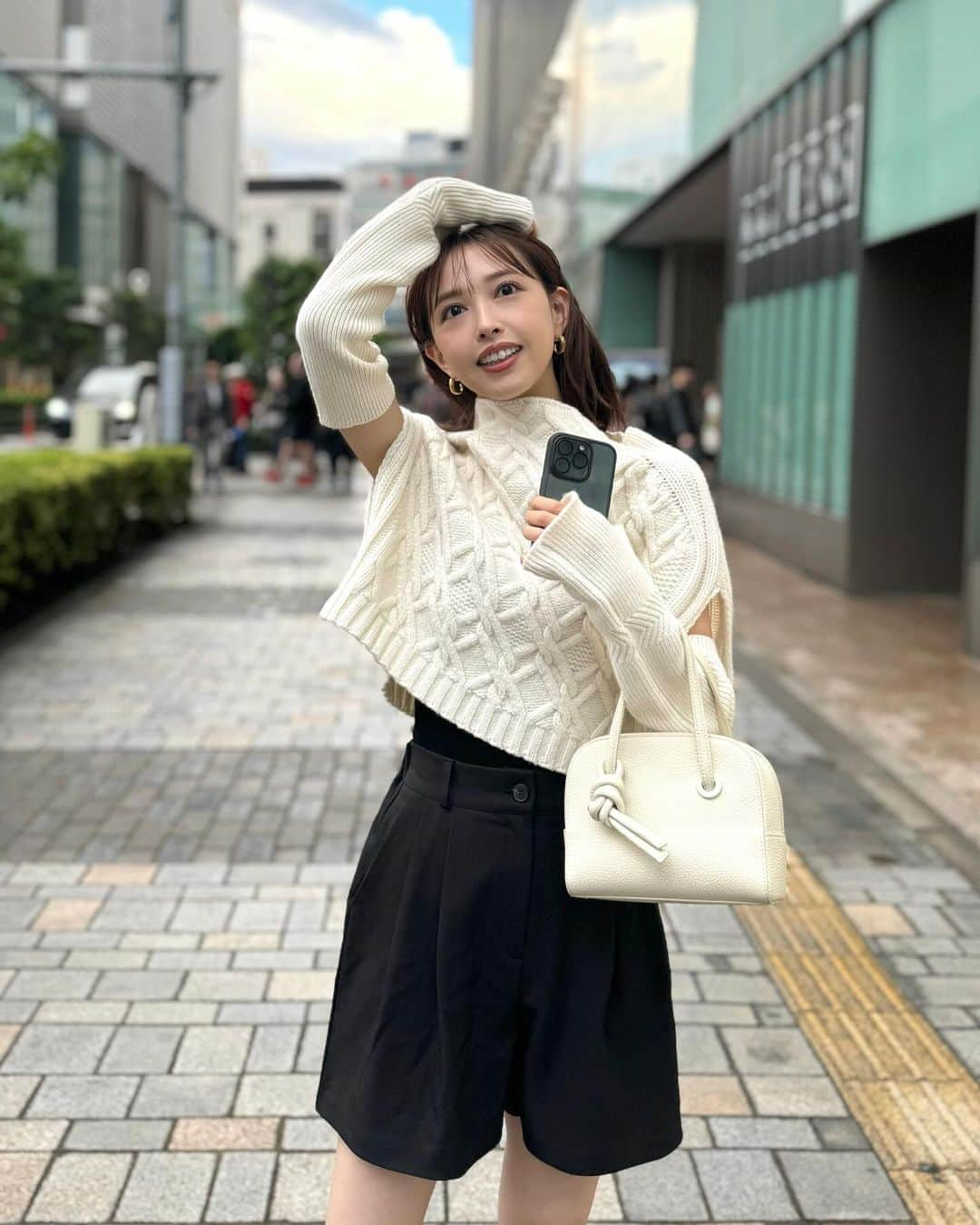 山内遥さんのインスタグラム写真 - (山内遥Instagram)「.  雨の日はロングブーツに限る。  ニットは @wrinn_ 🐑💭‎🤍 たまに訪れる甘い気分でやんす〜 .」10月16日 20時03分 - haruka__yamauchi