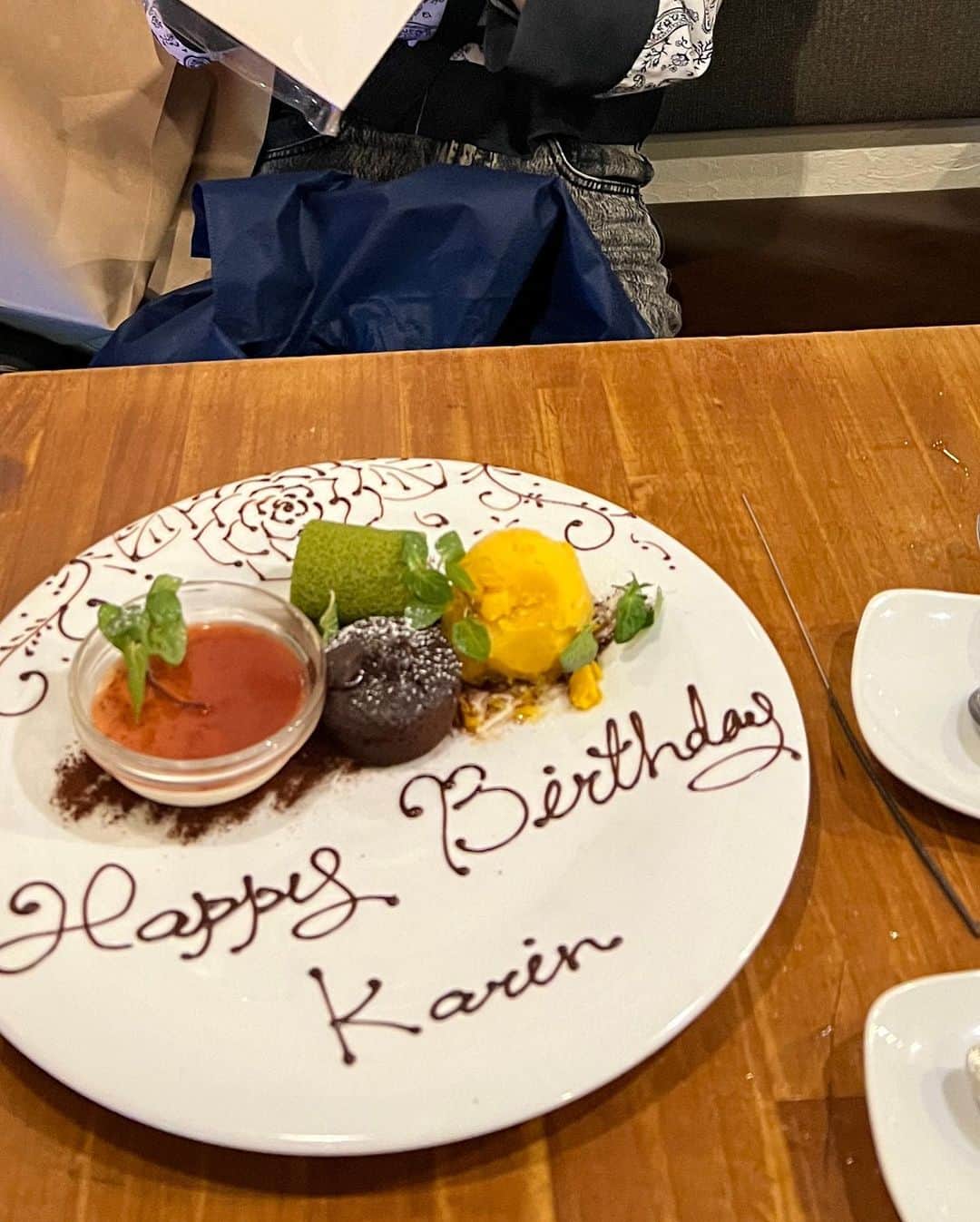 青島妃菜さんのインスタグラム写真 - (青島妃菜Instagram)「久々のかりちゃんだから沢山写真載せちゃうー！😻🤍 かりちゃんのお誕生日お祝いをしてきたよ🥂 話したい事が山のようにあって何度も脱線しながらもちゃんと話せました🤭笑 お誕生日おめでとうー！！！✨ だいすきだよー！！！💞✨」10月16日 20時03分 - hina1226_01