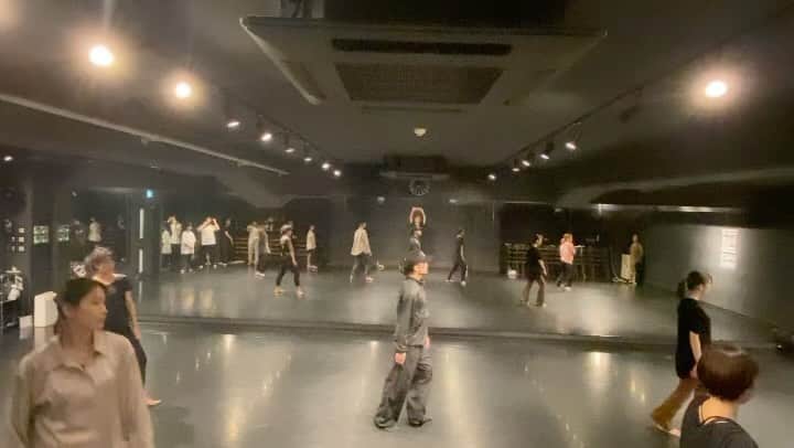 黒須洋壬のインスタグラム：「黒須洋嗣 JAZZ CLASS 2023.Oct.16 @danceworks_jpn  @xross   #硝子窓 #kinggnu  #dance #jazzdance  #tokyo  #japan  thanks for coming @kotamiura」