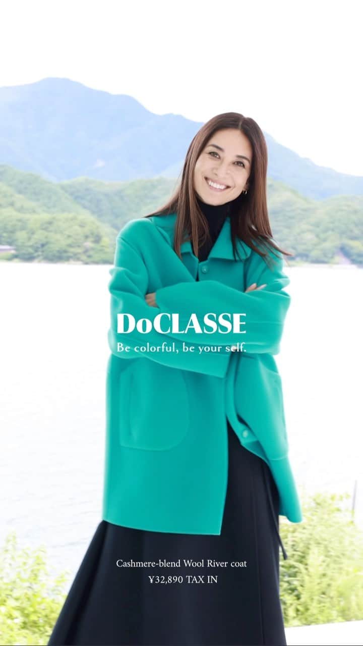 doclasse_styleのインスタグラム：「カタログ撮影中の @bk_olive さんのオフショット❤️  ▪️カシミヤ混ウールリバー・ステンカラーコート ¥29,900税込¥32,890  【カシミヤ混ウールリバー】 丸く大きな衿とポケットが可愛らしい フェミニンステンカラー 大人をきれいに魅せる工夫が満載  遊び心のあるオーブンミットのようなポケットも何ともキュート。視線を集める印象的なデザインで、ウエストが高く見える効果も。着ぶくれに悩みがちな秋冬もスタイルアップを叶えます。  #ドゥクラッセ #doclasse   #50代コーディネート #50代コーデ #ファッションコーデ #レディースファッション #パーソナルカラー #カラーコーデ #40代ファッション#40代ファッション #40代コーデ #40代コーディネート #秋冬コーデ #秋冬ファッション#doclasse_coat」