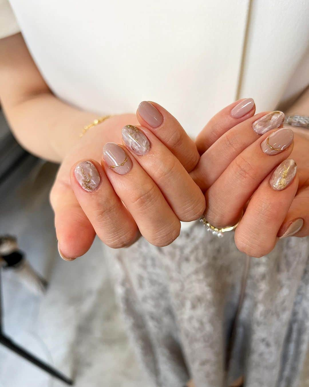 Kana Kobayashiさんのインスタグラム写真 - (Kana KobayashiInstagram)「#nails #marble #ネイル #ネイルデザイン #ネイルアート #東京ネイルサロン #日本橋 #大人ネイル」10月16日 20時07分 - anela_kana