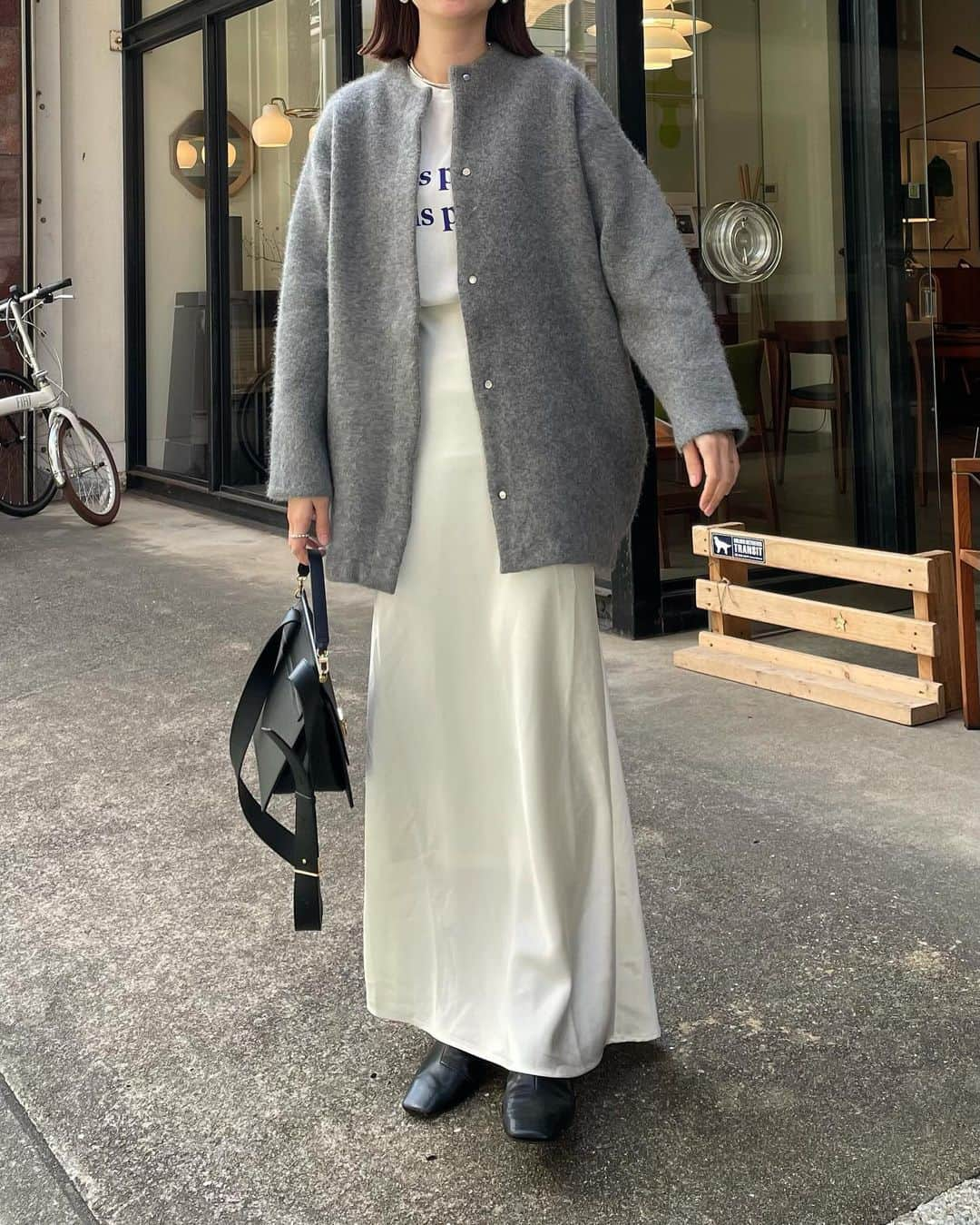 馬渕由妃さんのインスタグラム写真 - (馬渕由妃Instagram)「今年はもっぱらグレーの気分🩶🩶🩶  数年前から気になってた @elendeek のカーディガン🧶やっぱり可愛かった🥹✨肌触りさいっこーだしめっちゃ暖かい❤️‍🔥❤️‍🔥❤️‍🔥  #elendeek #elendeek_knitgallery #PR」10月16日 20時08分 - yuki_mabuchi