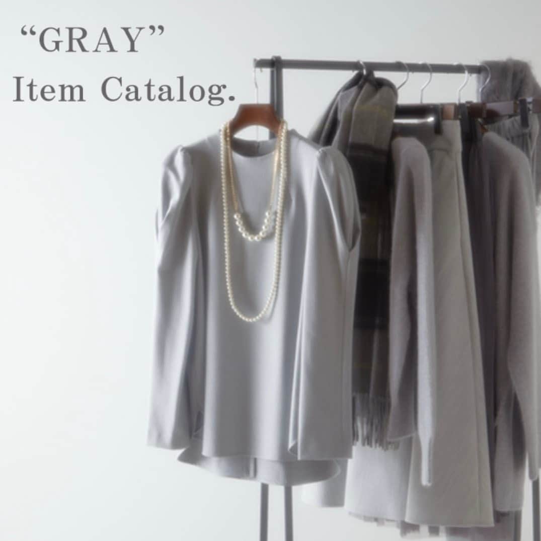 のインスタグラム：「"GRAY"  今季のTIARAおすすめカラーは"GRAY"🩶  暖かみのある柔らかいグレーは、 用途を選ばずお仕事からお出掛けまで使える万能カラーです。  ベーシックカラーでありながら、 コーディネートに1アイテム追加するだけで、こなれ感のある大人のお洒落に✨  そろそろ本格的に暖かいアイテムが欲しくなる季節。。。 オンラインストアでは グレーカラーのラインナップを公開中です✨  ぜひTIARAのアイテムで秋冬のお洒落をお楽しみください🍂  @melrosestore_official」