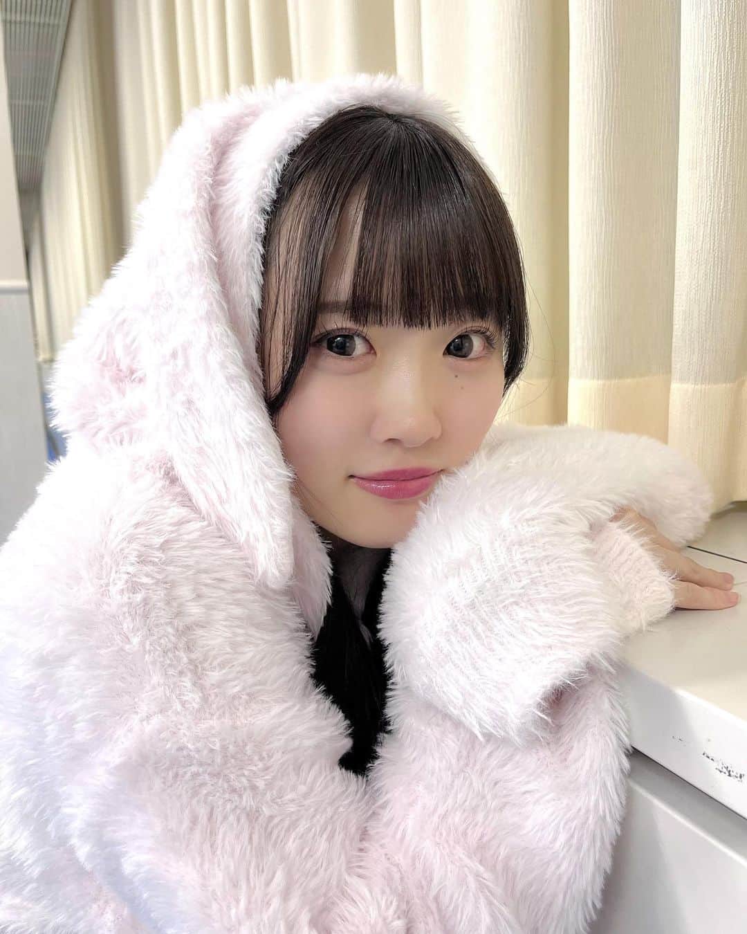 山根涼羽のインスタグラム：「うさぎ ､ どうですか 🐇🎀  #gelatopique #ootd」