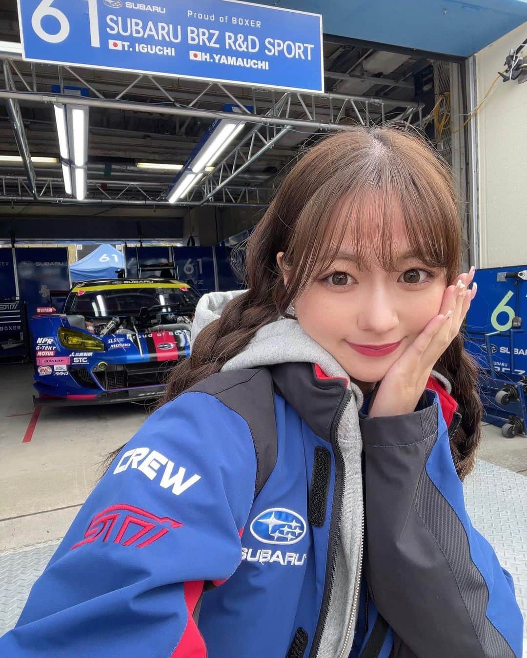 のインスタグラム：「💙  昨日は #SUPERGT Rd.7 お疲れ様でした！  61号車は4位フィニッシュでした 粘り強くプッシュし続けましたが、 ほんの少し届かず😭  2日間寒い中、 現地での応援本当にありがとうございました🙏  最終戦も引き続き 61号車の応援よろしくお願いします📣 あと1戦、、1年って早いなぁ🥲  #SUBARU #BREEZE」