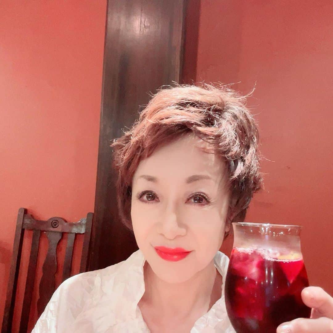 南美希子さんのインスタグラム写真 - (南美希子Instagram)「サングリアで乾杯！ スペイン料理の夜。」10月16日 20時25分 - mikiko_minami